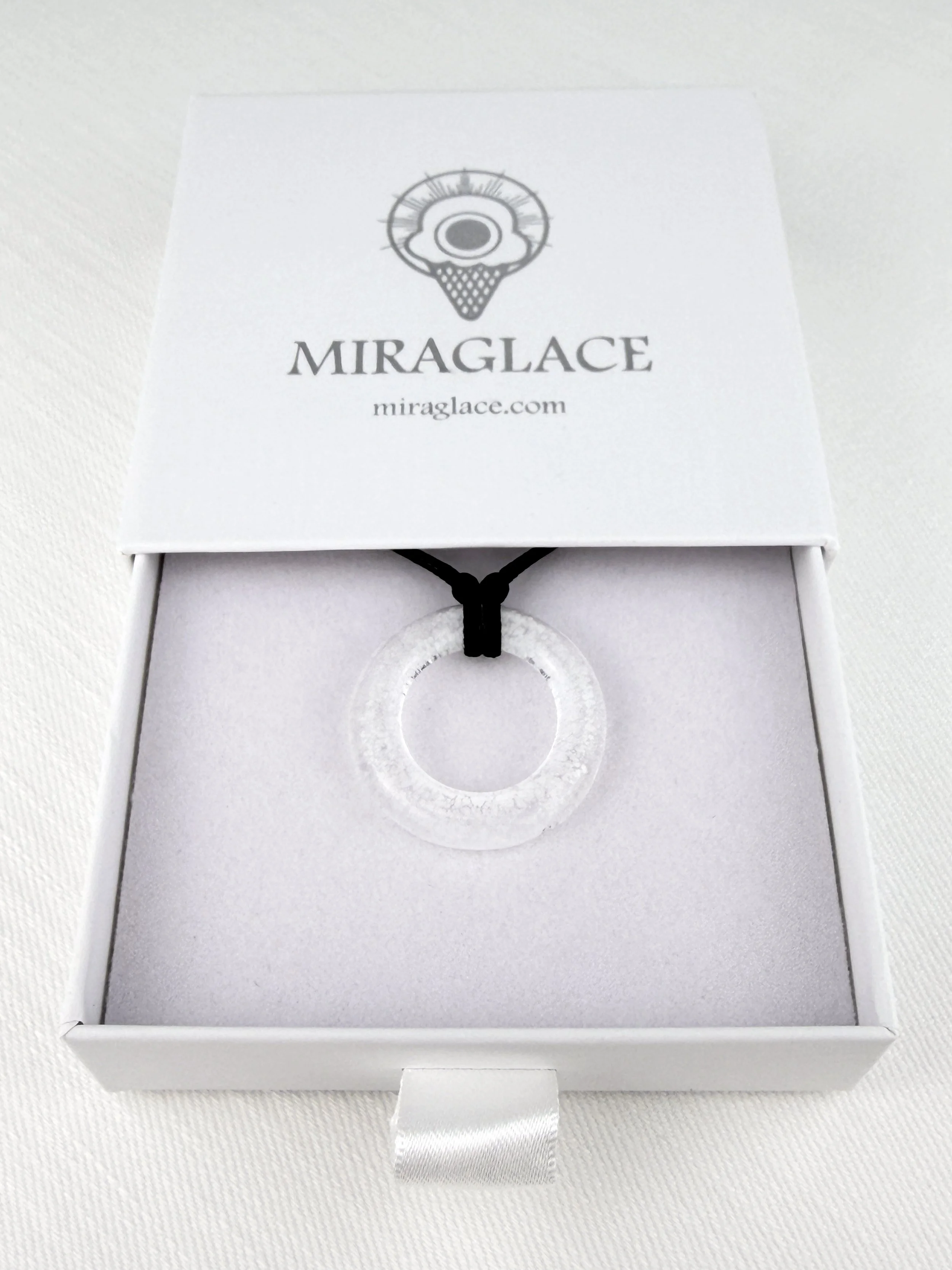 IMG_2832_WhiteMoyenneAureole_ProductBox.jpg