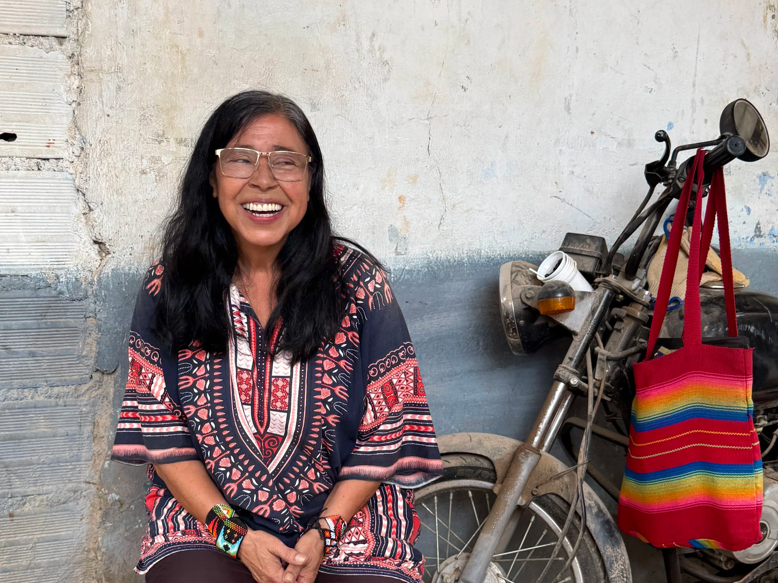 Local guide on tour of Moravia in Comuna 4 in Medellin Colombia