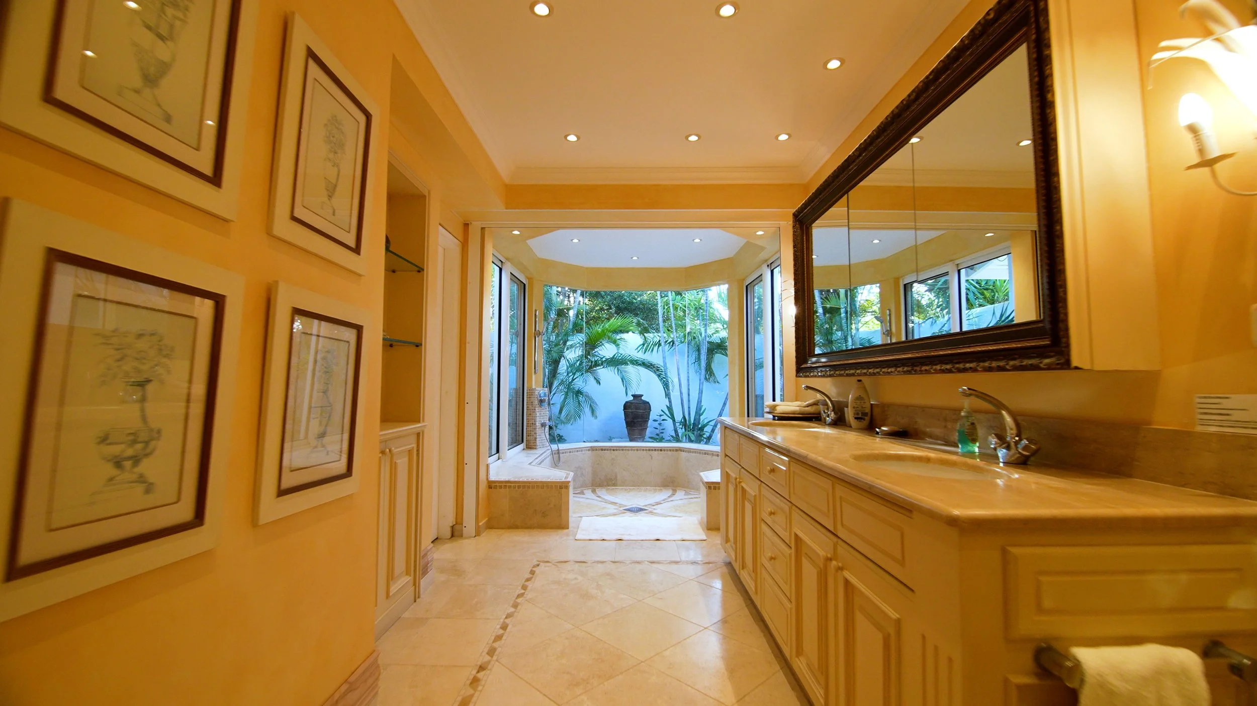 Sequence 01.00_00_42_10.Still007.jpg