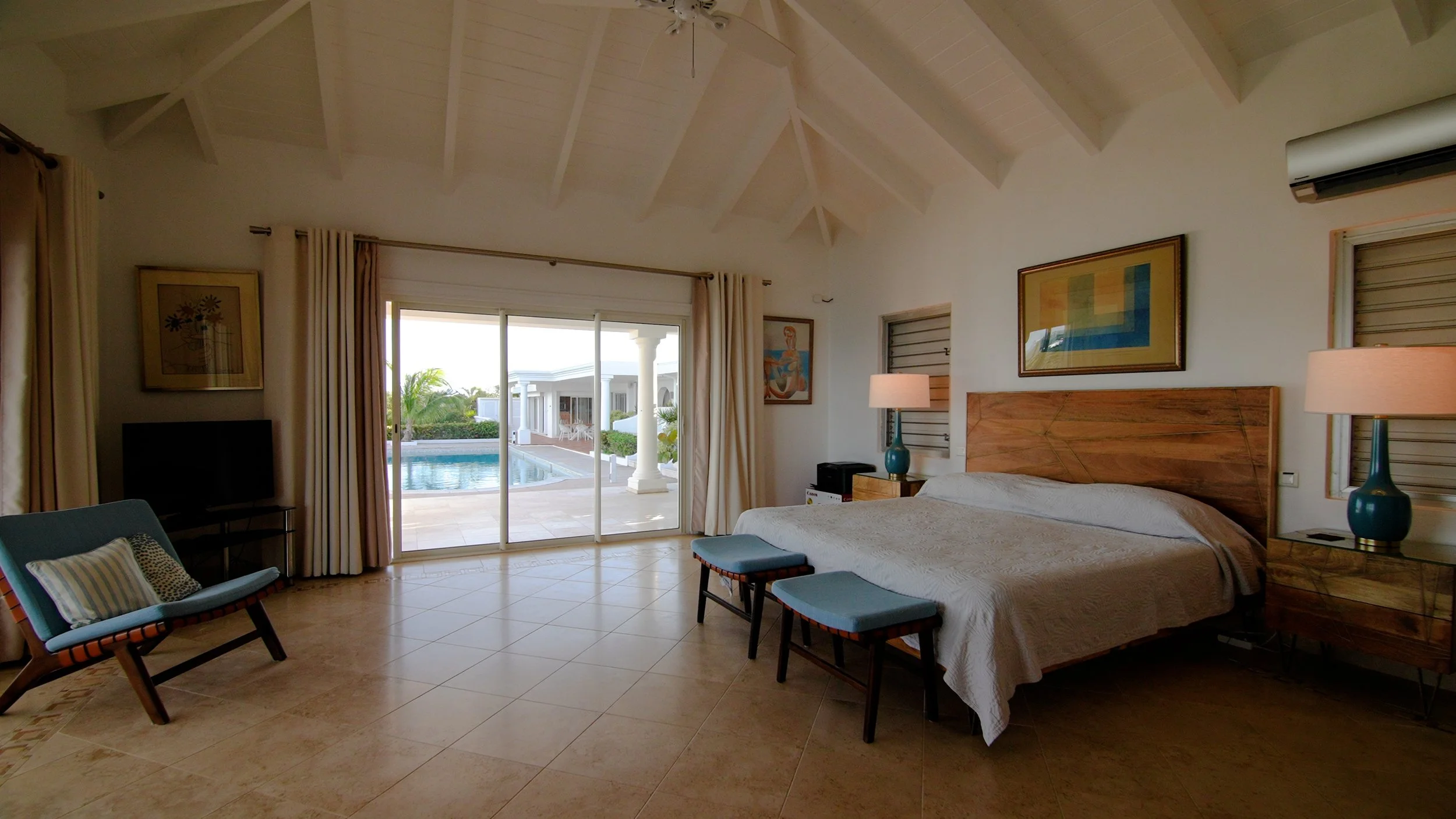 Sequence 01.00_01_01_22.Still010.jpg