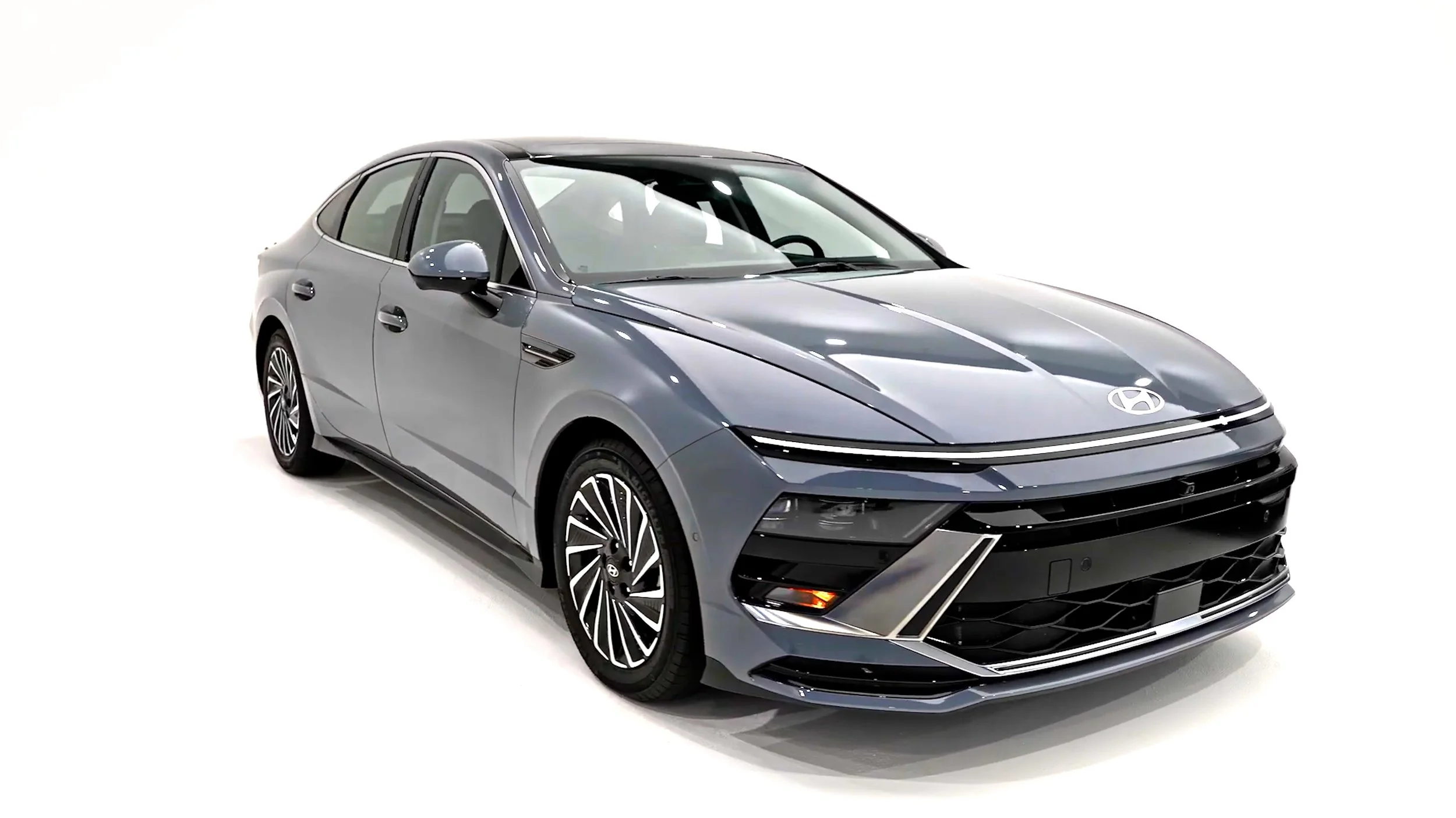 reel 25.00_14_22_03.Still007.jpg