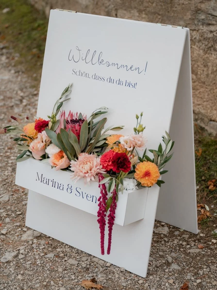 throwback to last autumn 🍁

Fotos: @schwarz.fotografie 
Location: @burghohenneuffen 

#hochzeit #hochzeitsfloristik #wedding2026