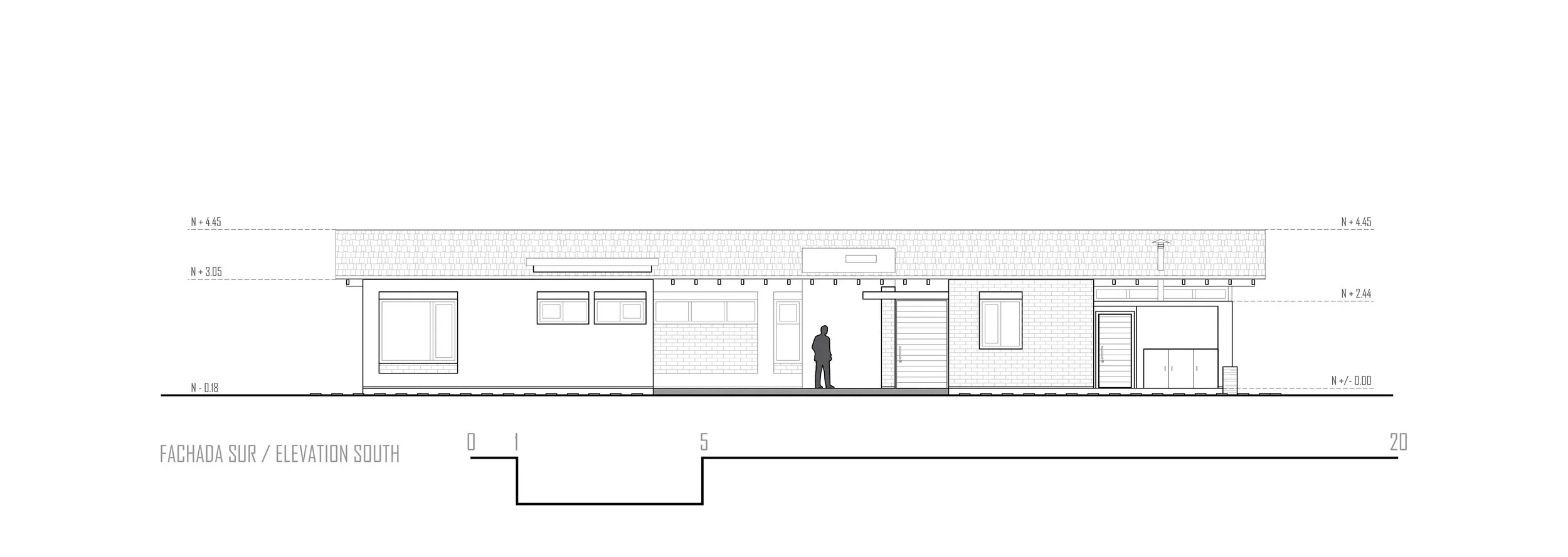 Plano técnico de la fachada sur de una casa, con elementos de ventanas, puertas y un diseño arquitectónico residencial, incluyendo una figura humana para escala.