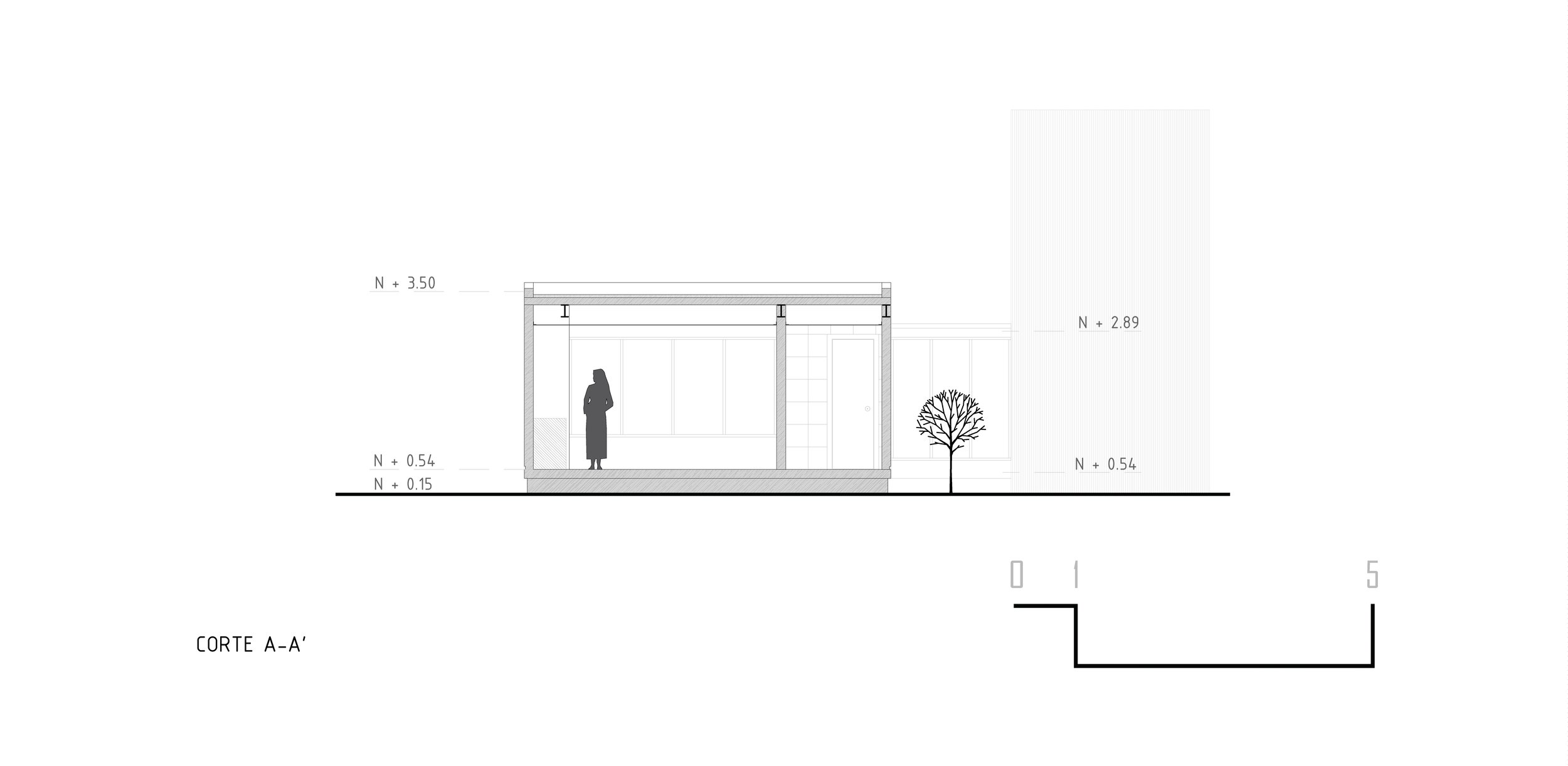 Se muestra un plano arquitectónico de una sección transversal de un edificio, con una persona y un árbol en el lado exterior.