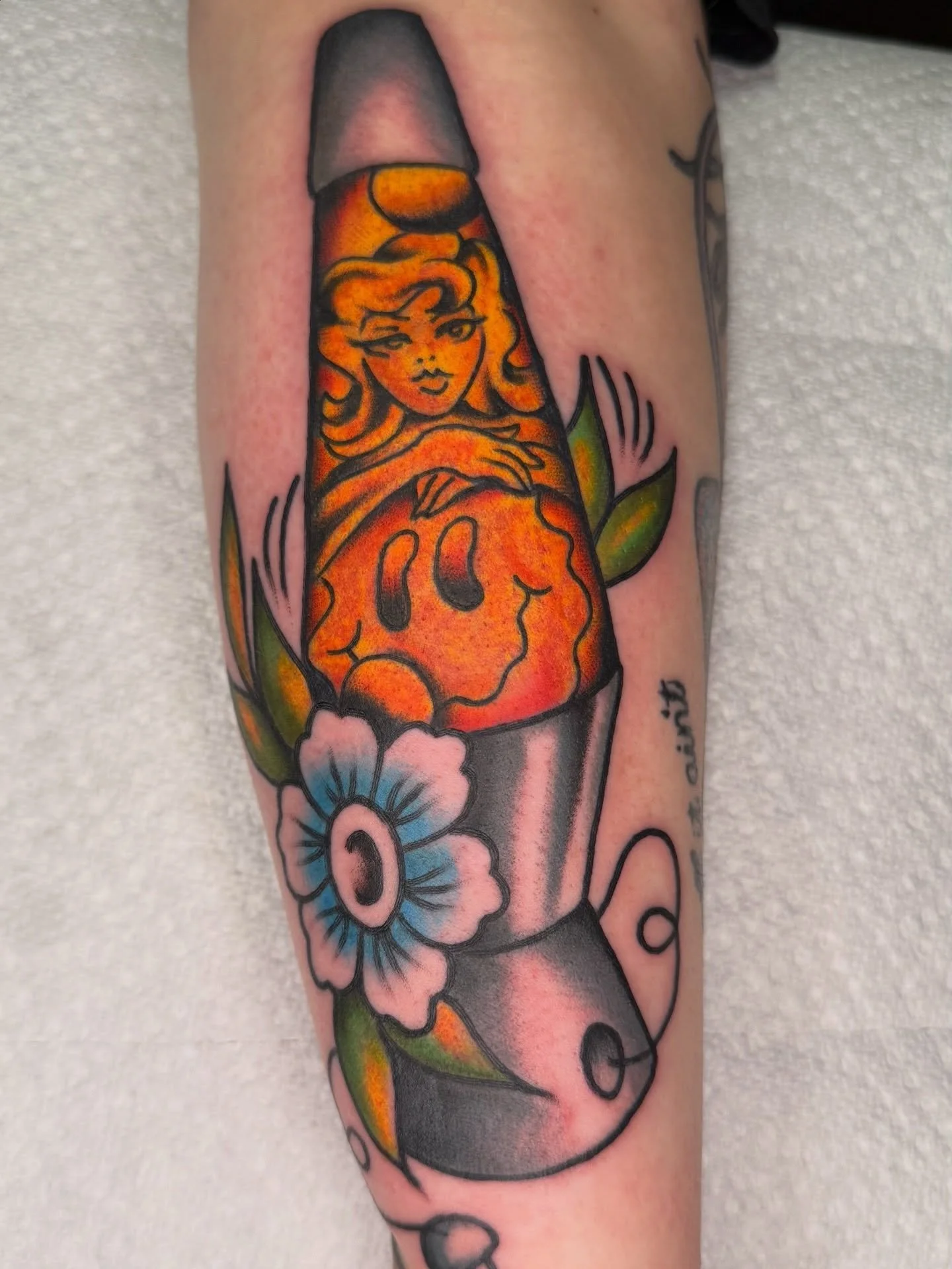 Lava babe for Toni, thank you!
Booking May and beyond text 314 337 1728 to get the ball rolling.

@selfinflicteddowntown 

#traditionaltattoo
