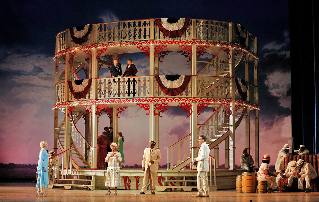 Showboat 2.png
