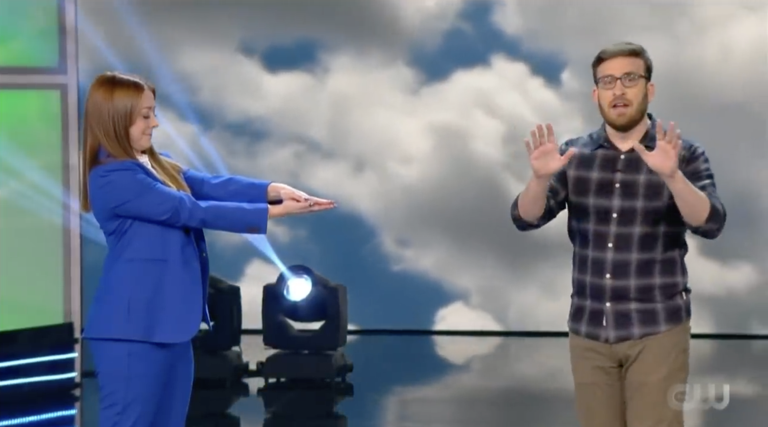 San Francisco Corporate Magician Michael Feldman performs on stage for Alyson Hannigan on Penn & Teller: Fool Us TV Show