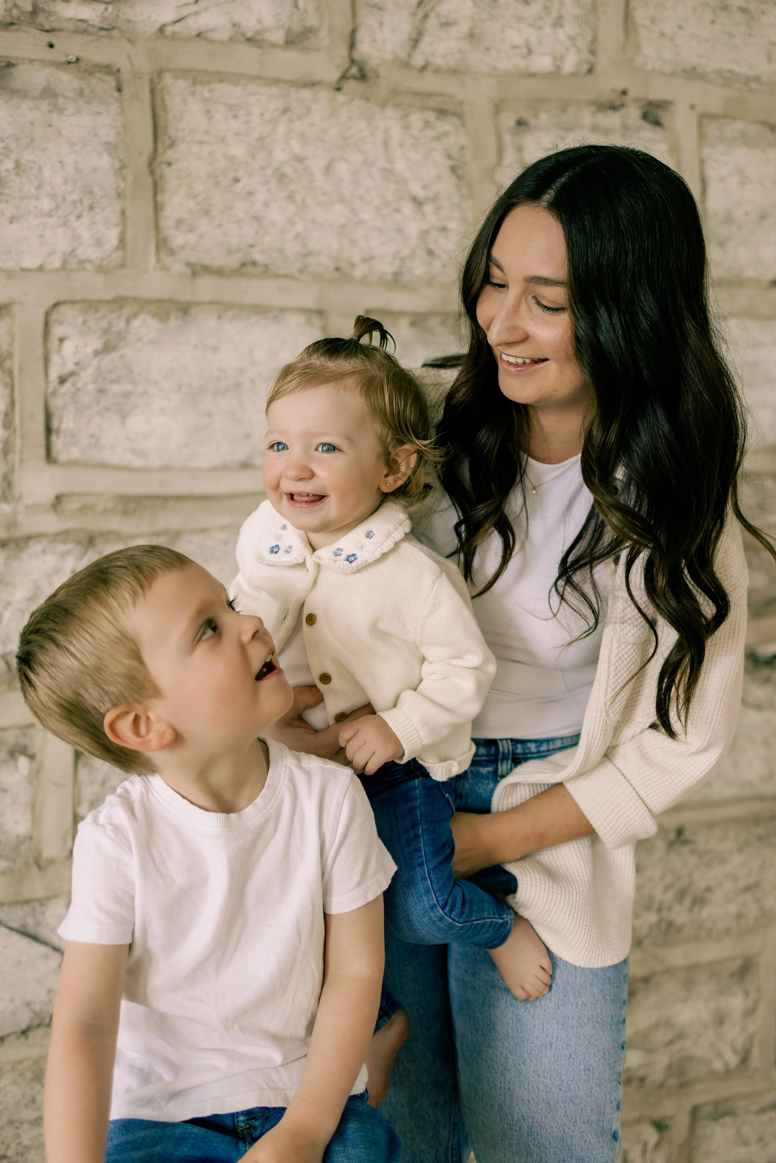Motherhood photographer Kingston Ontario