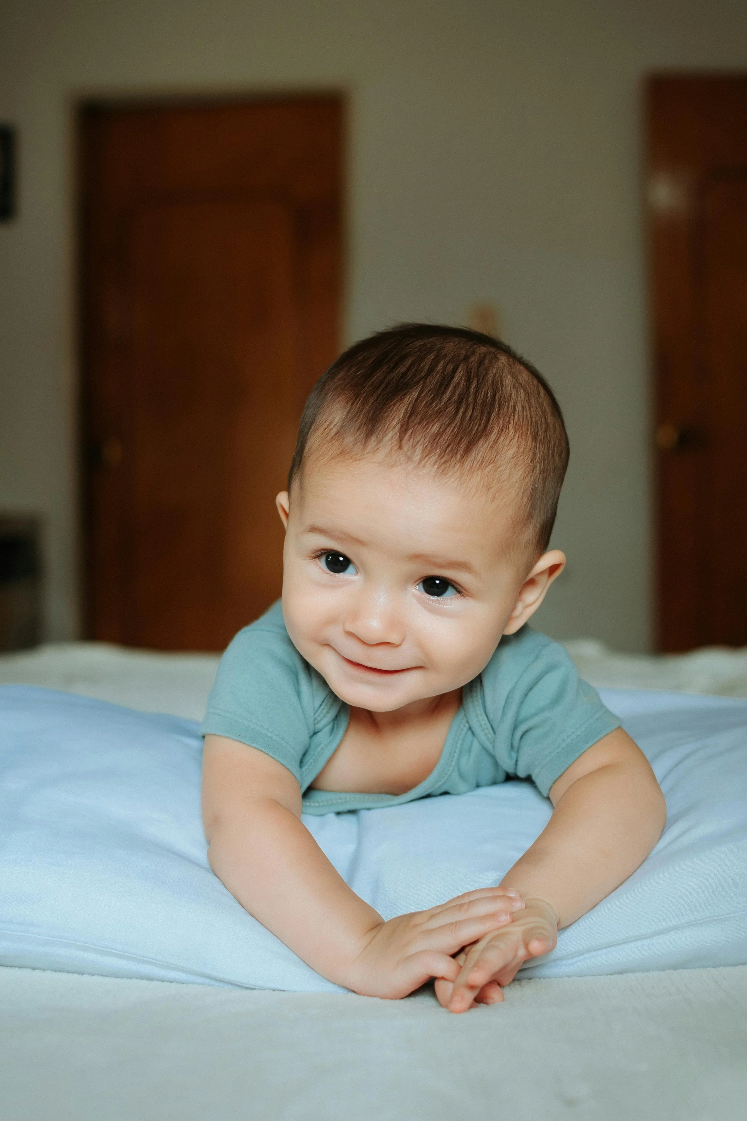Smiling baby doing tummy time, Moonhaven infant occupational therapy in Ventura