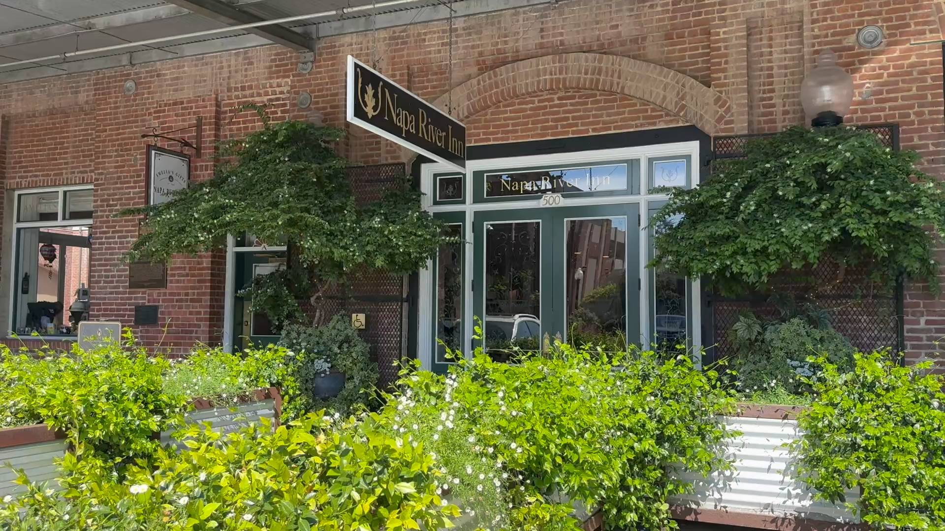 Napa River Inn.png