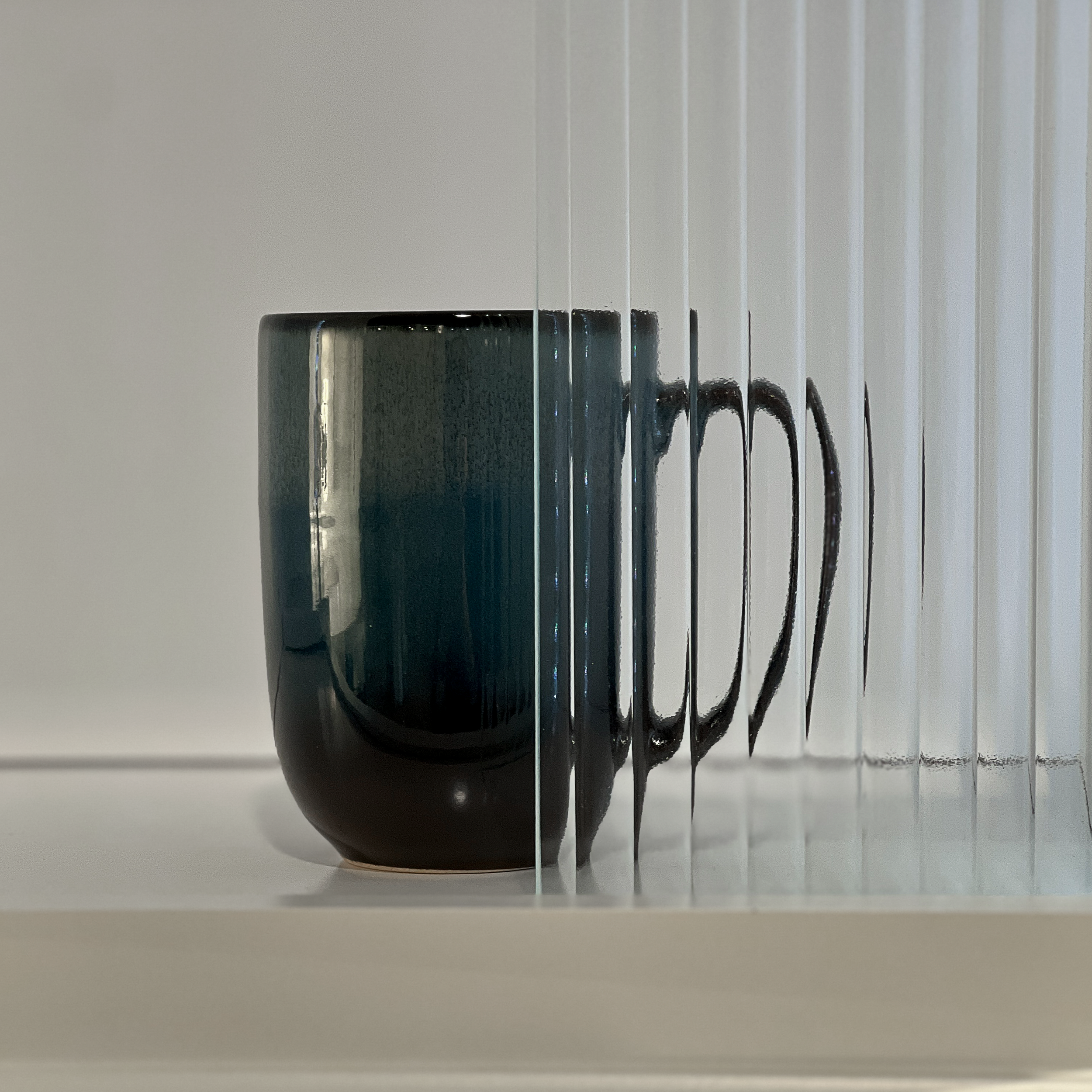 Reeded – Bold, vertical grooves that create strong texture and moderate obscuration. Ideal for mid-century or contemporary styles.