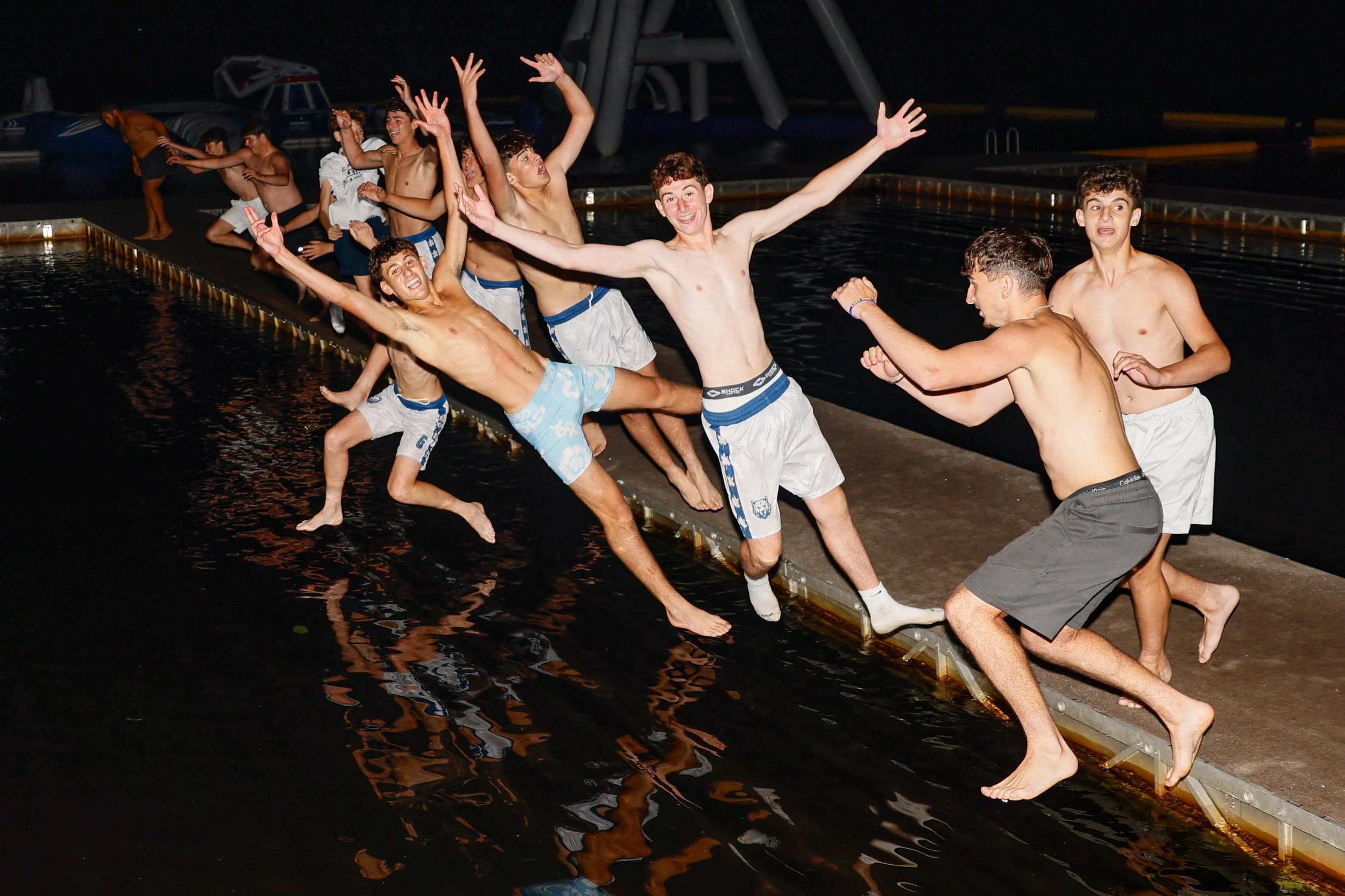 20260706_WILLIAMS_ISAAC_TEENB_Lake_Jump_0031.jpg