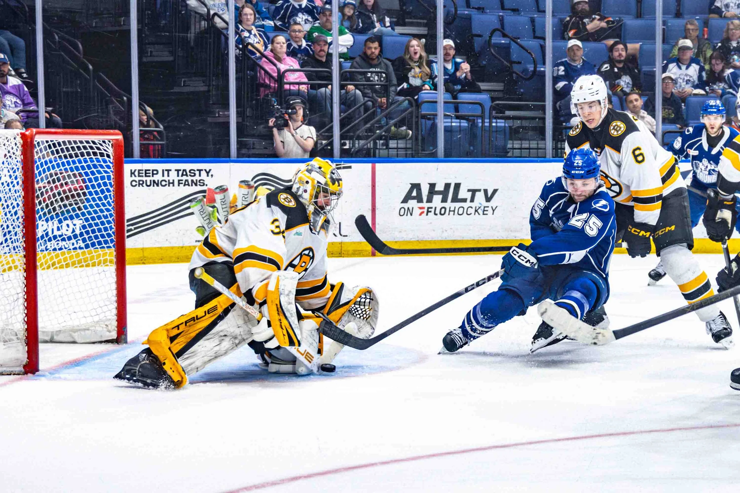 IW_CrunchvsBruins_21.jpg