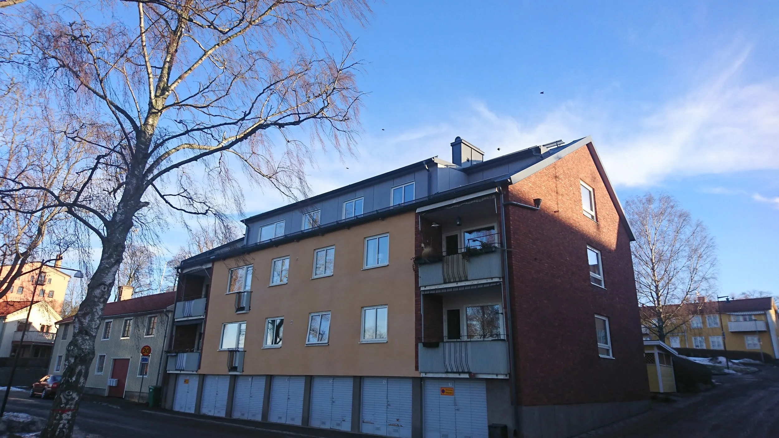 Hyrfastighet, Askersund - Höjt tak och byggt nya lägenheter på vinden
