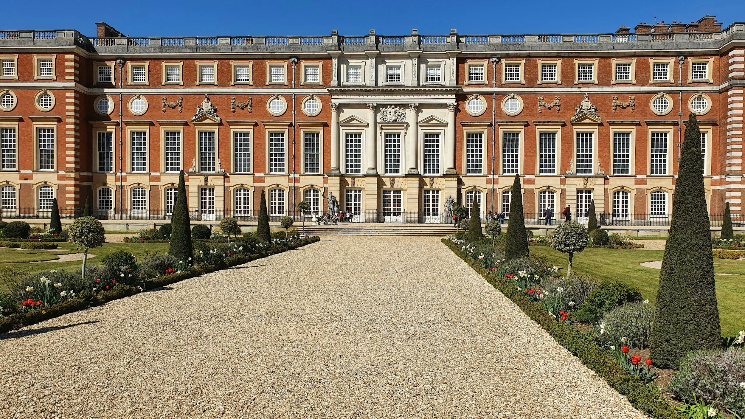 Free Visit to Hampton Court Garden 