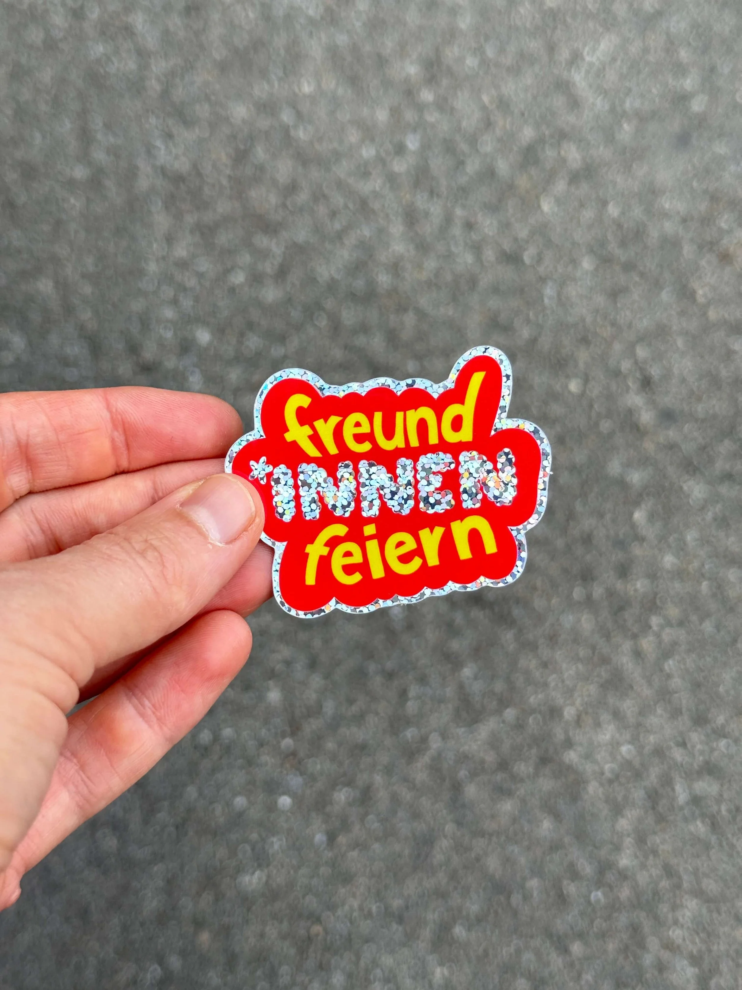 Freund *innen feiern | Glitzer Sticker