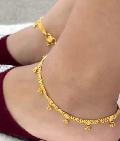 Pauju/ Payal Elegant Gold Floral Design Anklet