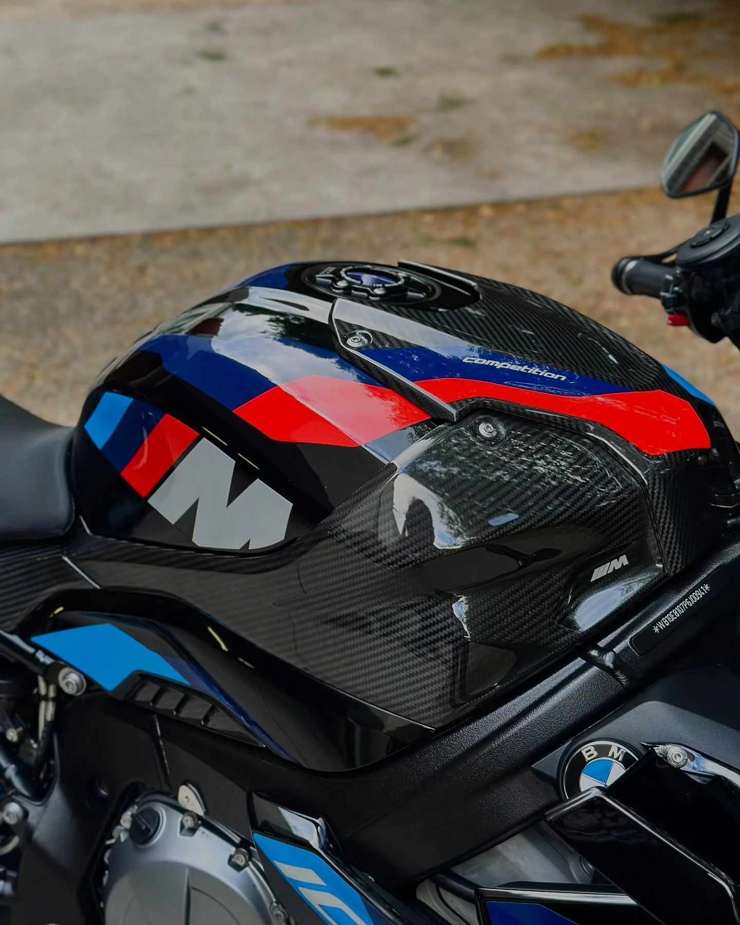The M1000R is a statement in engineering, from the carbon fibre bodywork to the way it sounds at idle. That level of intent deserves equal care. So we gave it just that: methodical prep, refined finish, and ceramic protection from @gtechniqaustralia 