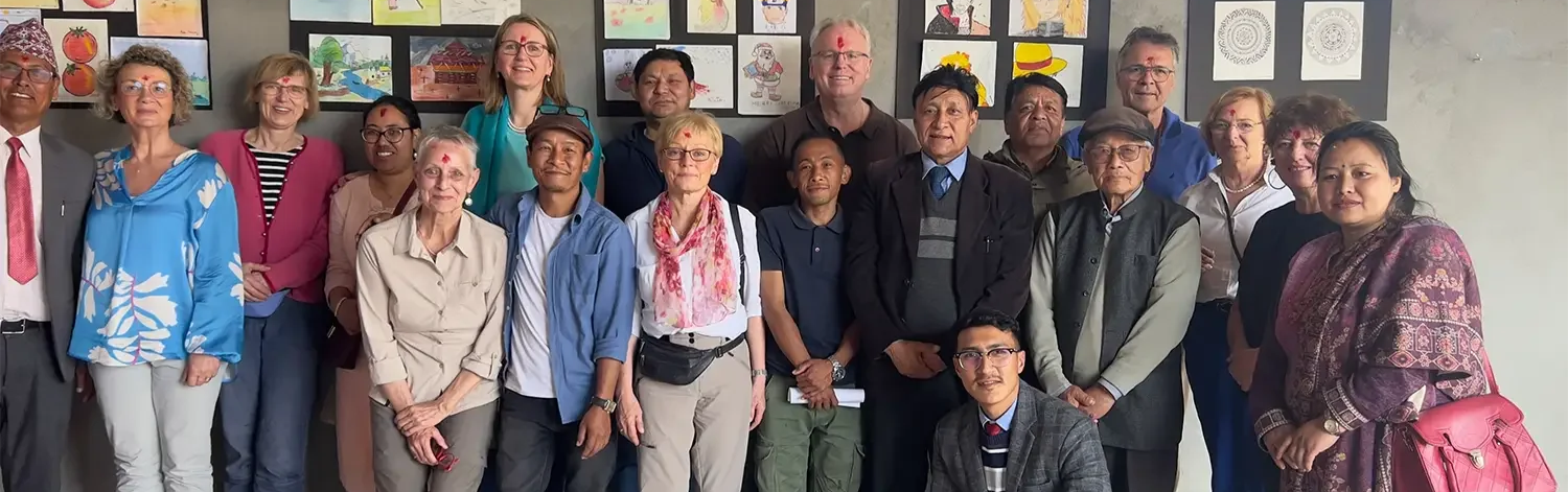 Gruppenbild Schulleiter der Schulen und Mitglieder Freundeskreis Nepal