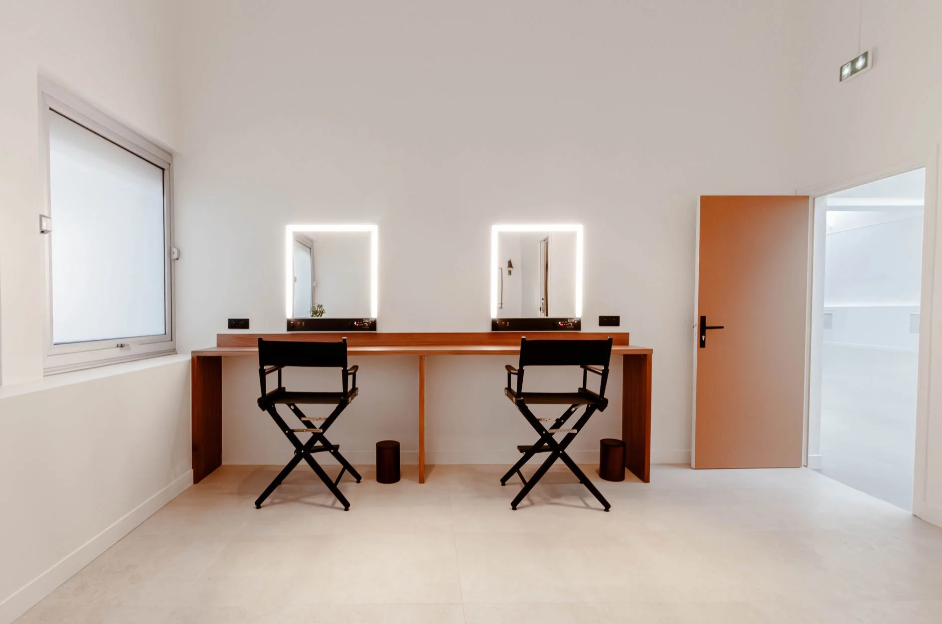 studio bisou, location de studio photo à saint-denis, stratégie commerciale et acquisition