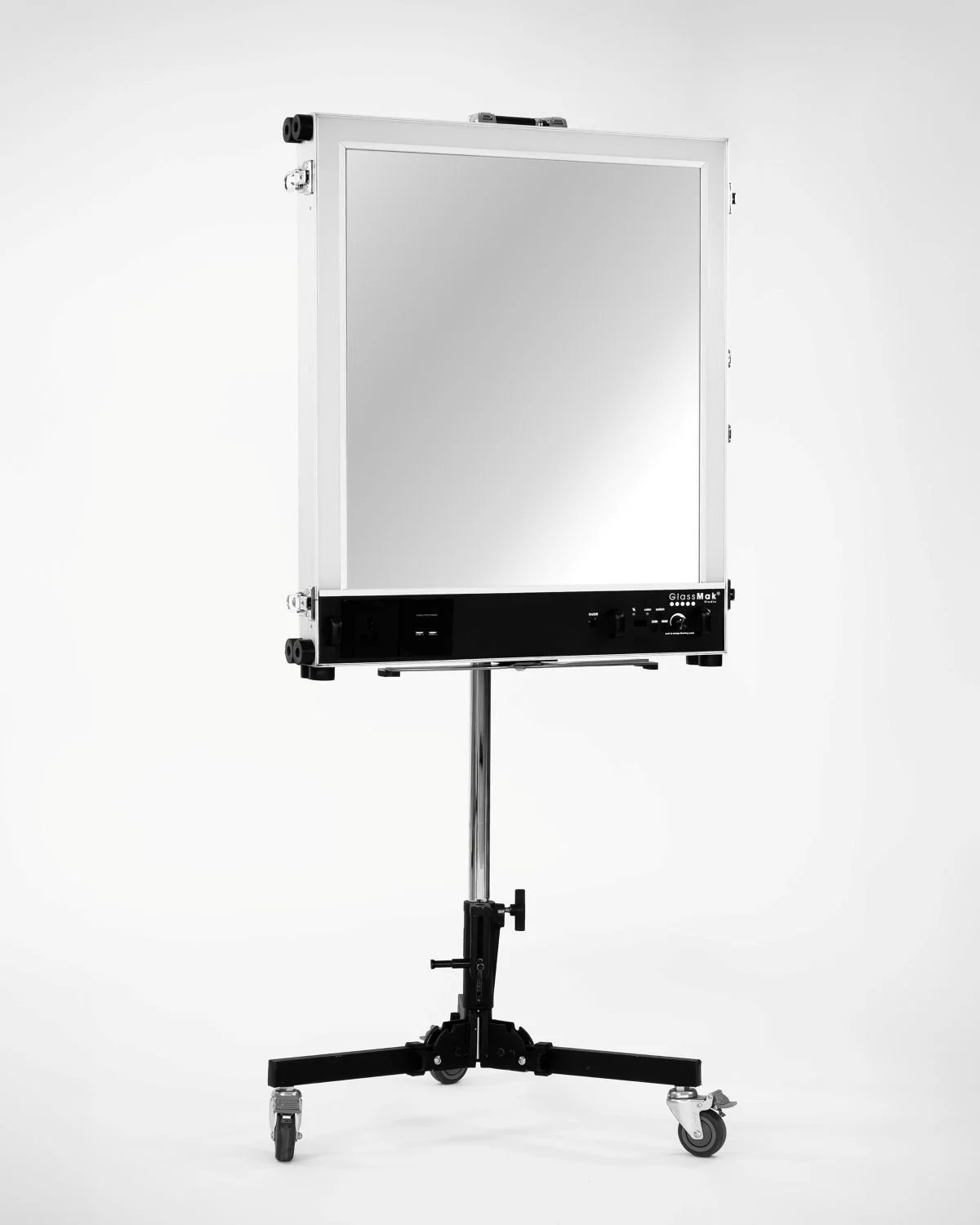 Glassmak, marque de miroirs led, stratégie de marque et positionnement