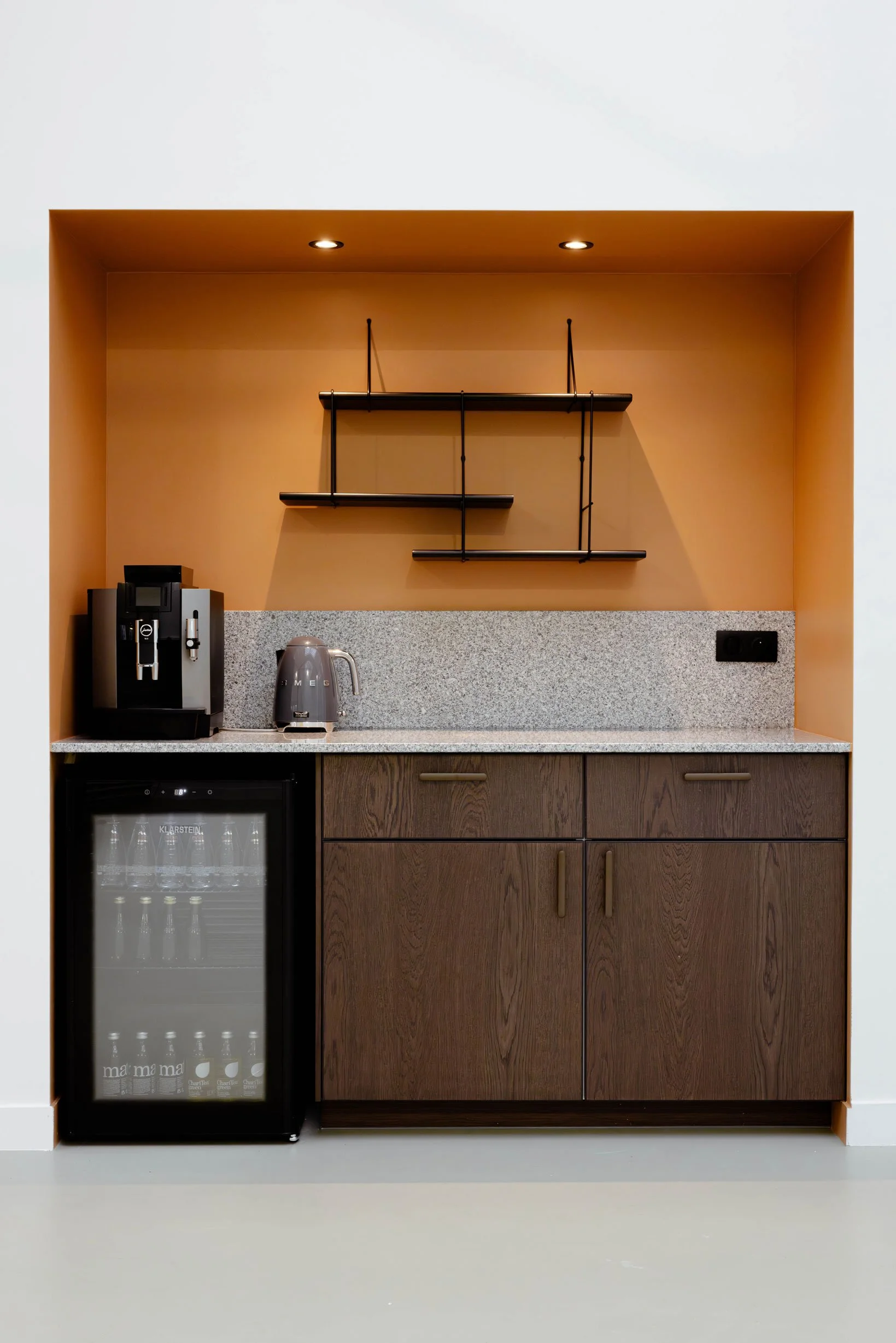 studio bisou, studio photo et services de production à saint-denis, stratégie commerciale et positionnement