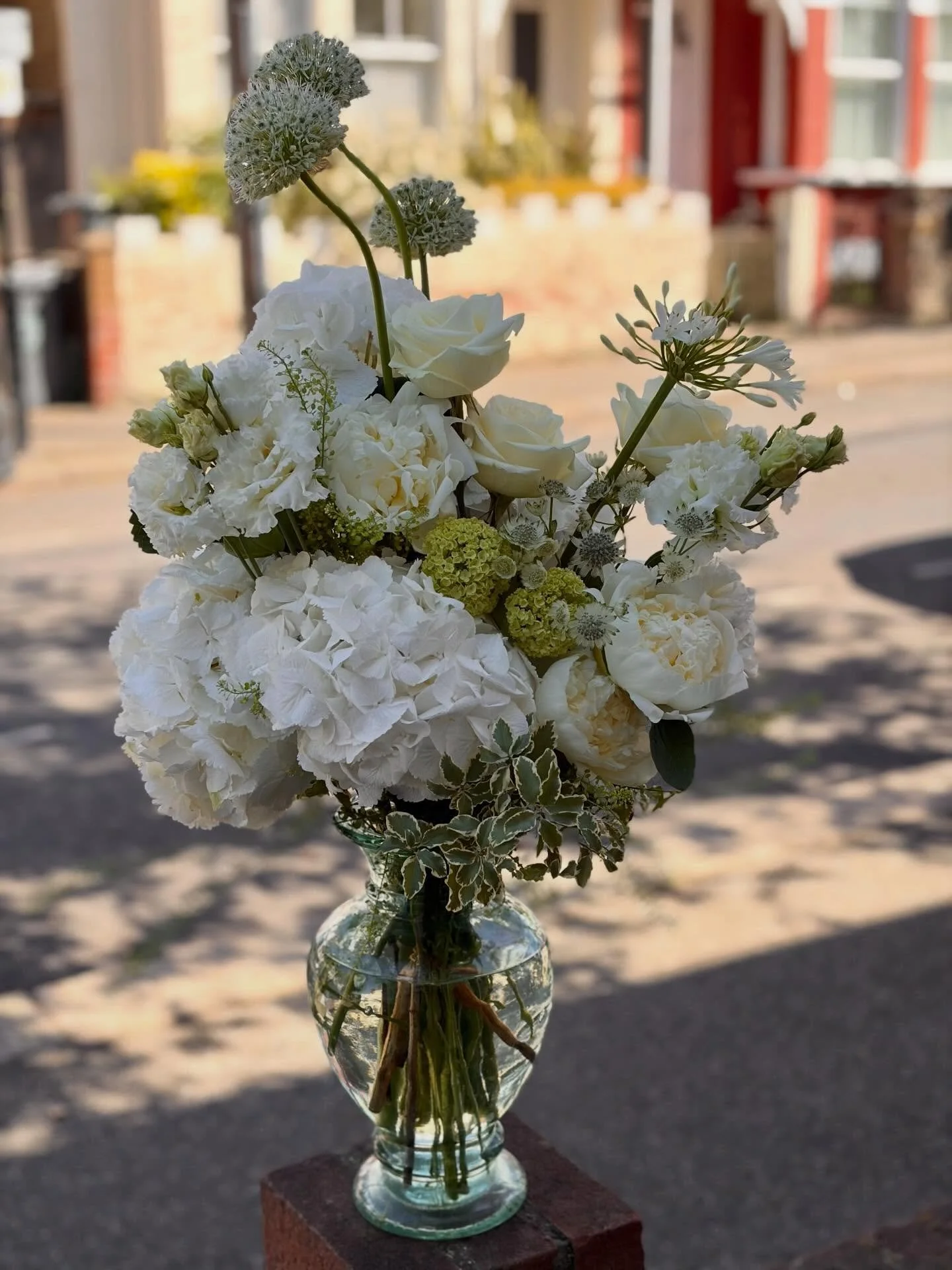 As well as a very pink weekend we also had a gorgeous white one 💕 🤍 💕 
I&rsquo;m a big fan of colour, but both events this weekend were monochrome only, and so much fun to do. First of the year&rsquo;s peonies and hydrangeas filled these classic w