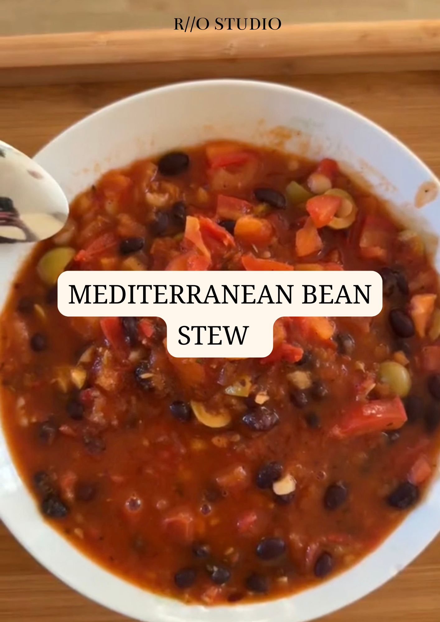 Mediterranean bean stew with kidney beans and chickpeas in a tomato sauce 