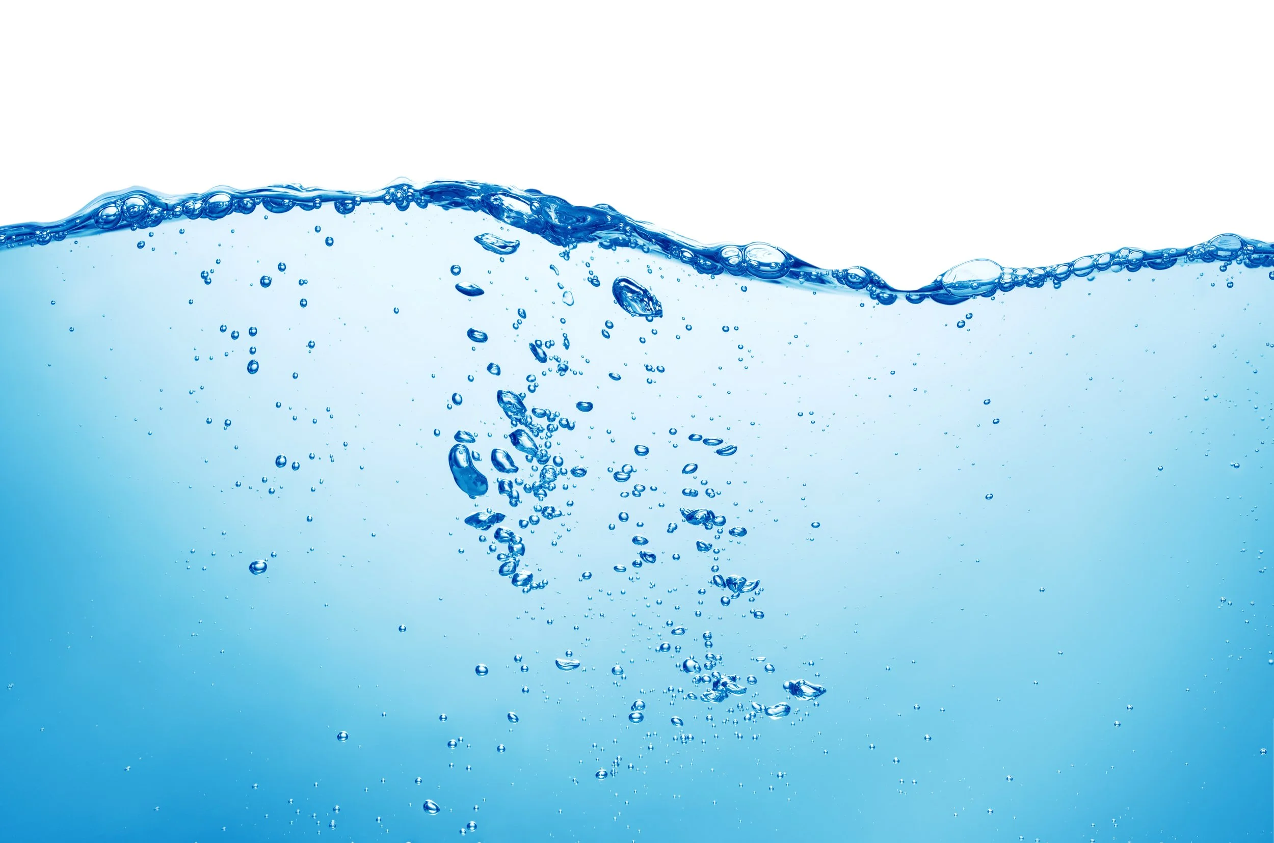 Ondas de agua azul con burbujas en movimiento en un fondo blanco.