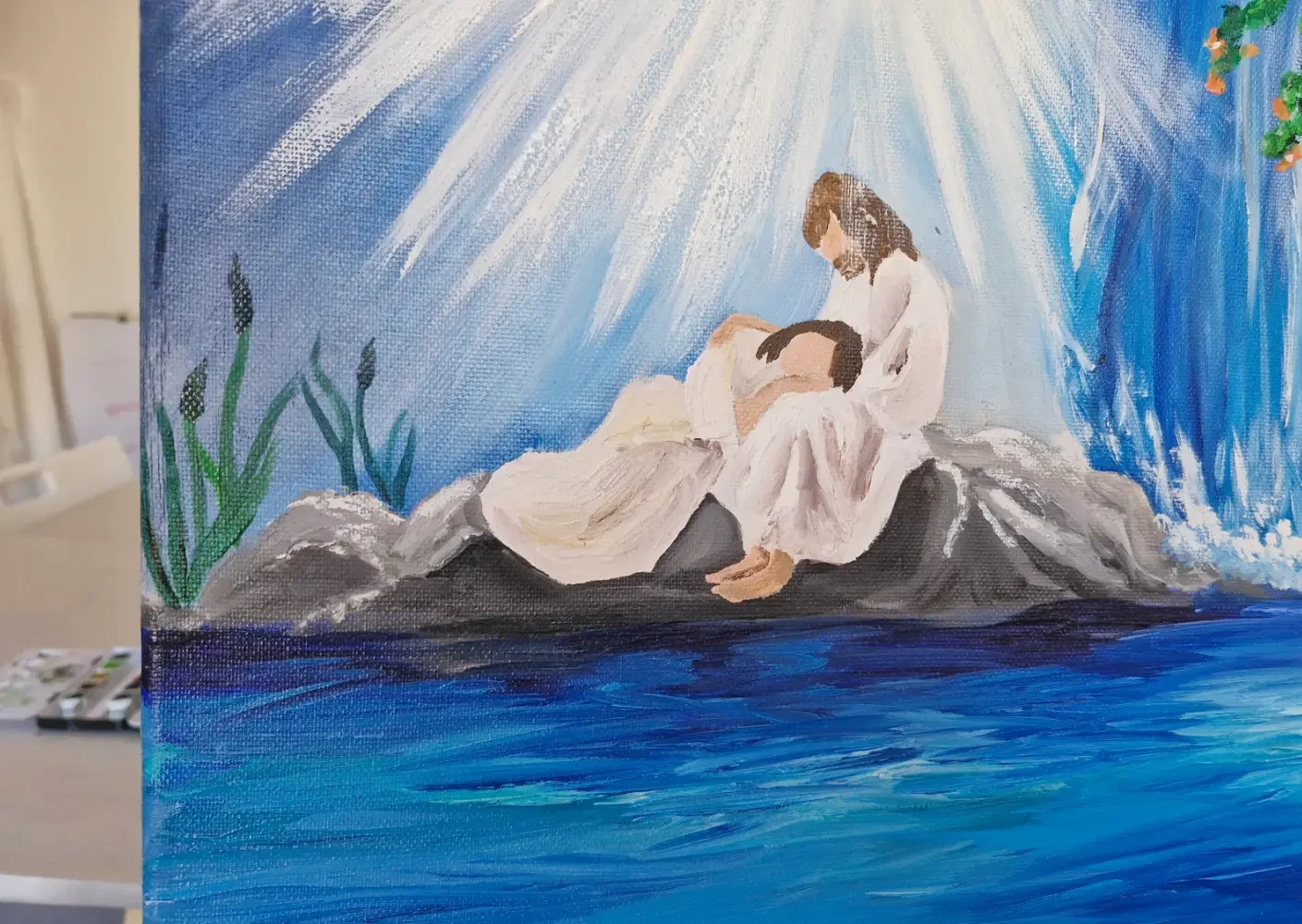 Christliches Kunstwerk von Nadine Duval, du siehst hier einen Ausschnitt auf dem Jesus auf einem Stein sitzt und eine Frau in seinen Armen geborgen hält