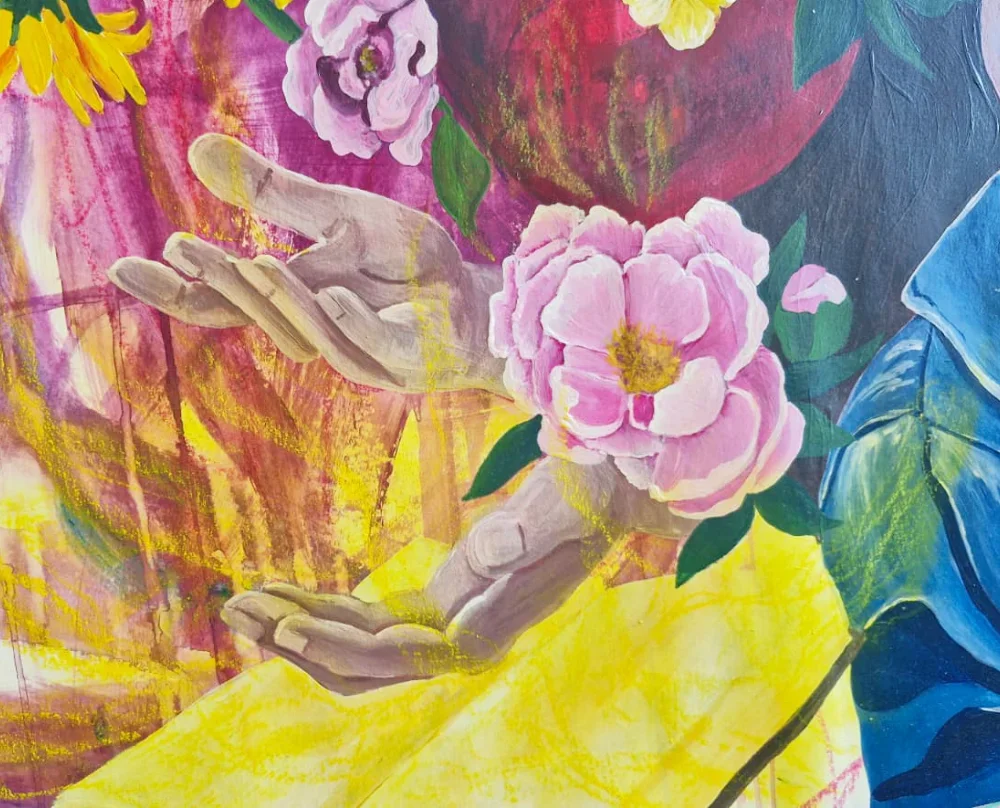 Ausschnitt eines Kunstwerks von Nadine Duval - zu sehen sind betende Hände und eine Pfingstrose über der Bibel von der Licht aufsteigt