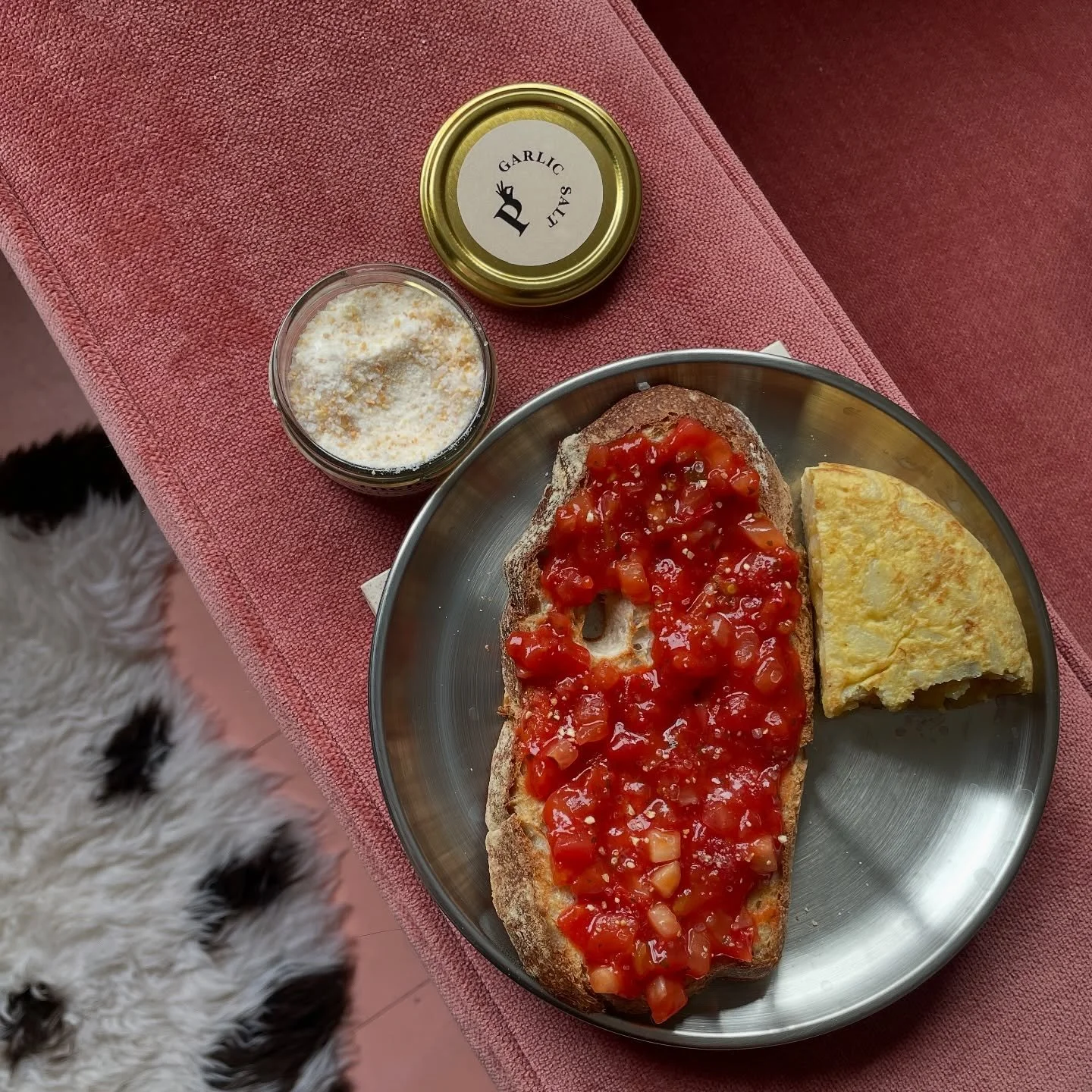 A lil quick easy tasty WFH lunch today 🍅 🧄