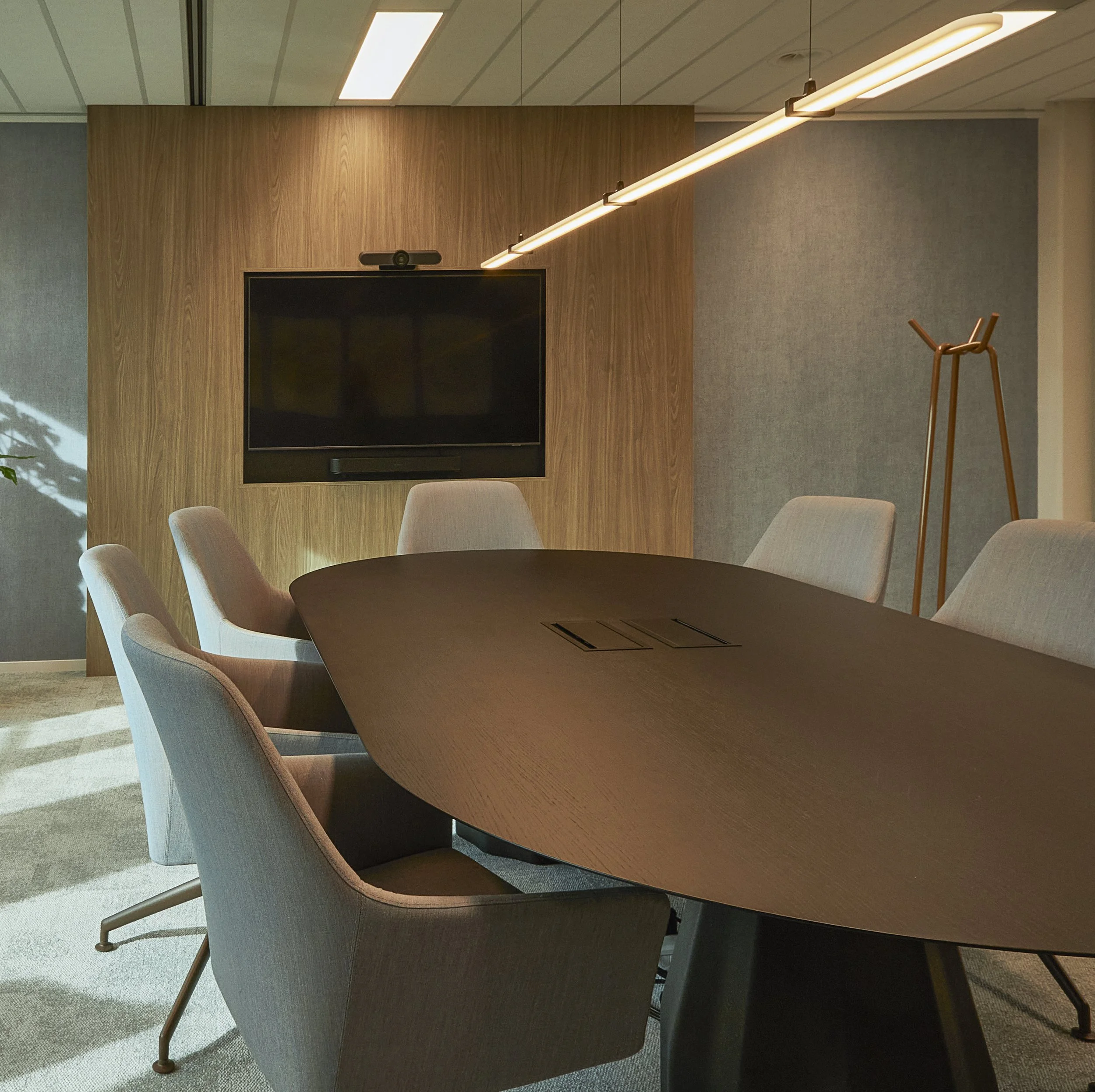 low 231018-SMT15526.jpeg