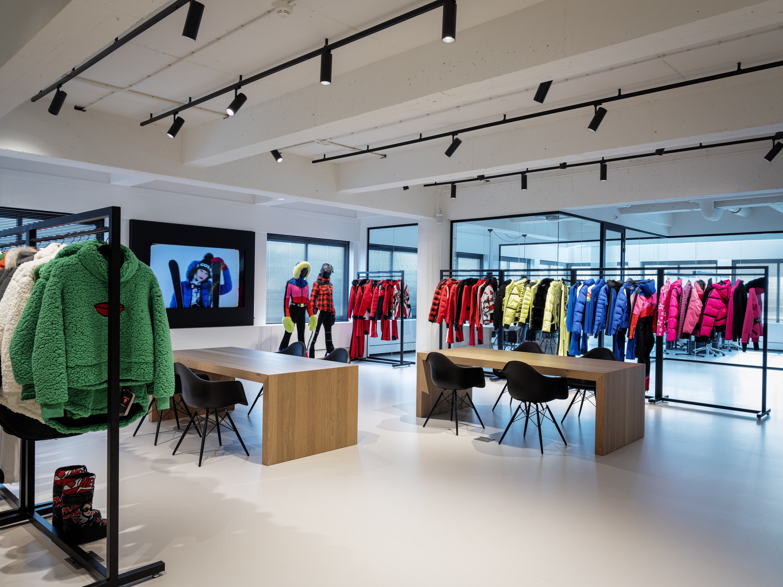 Goldbergh showroom32524.jpg