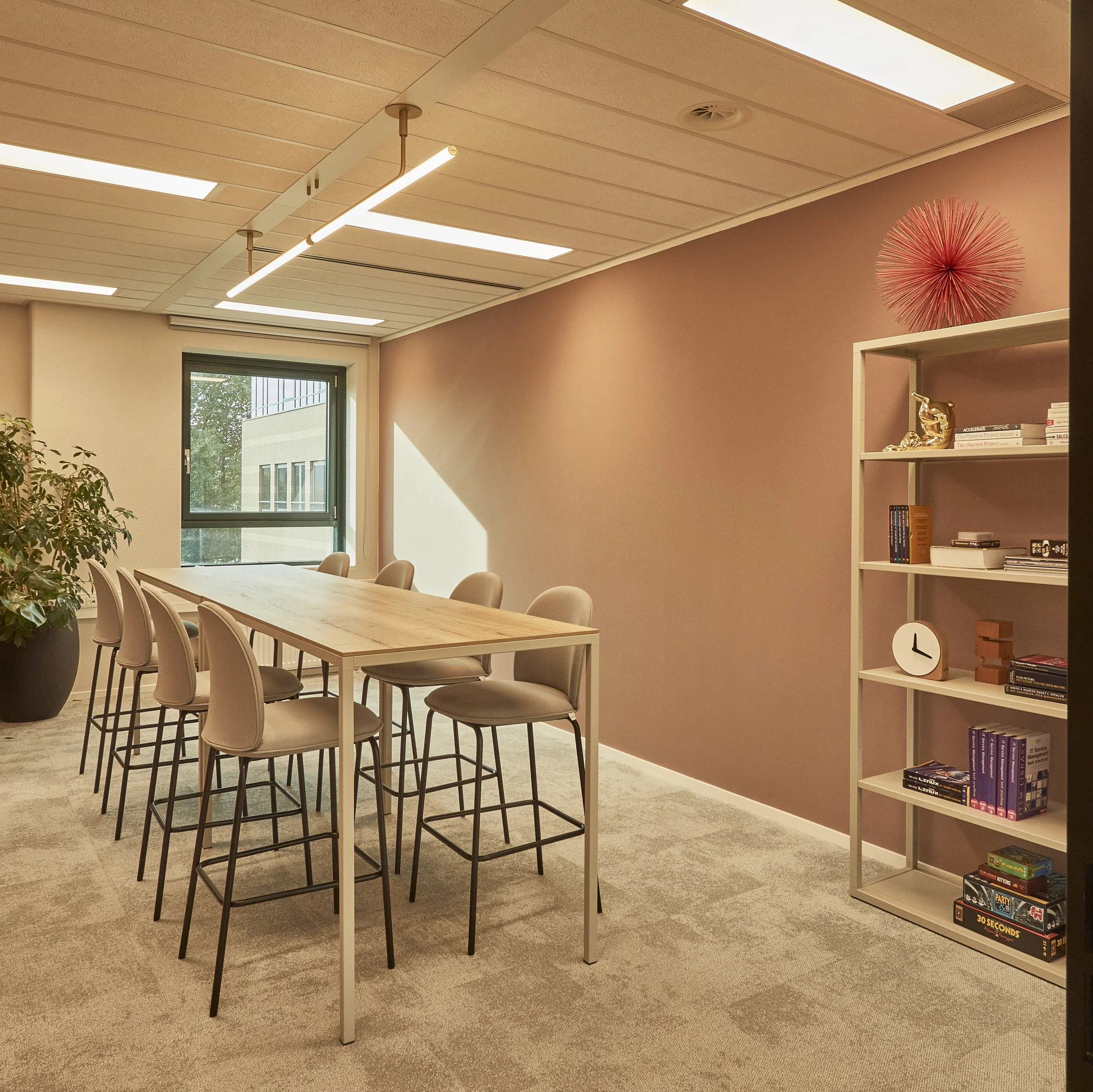 low 231018-SMT15517.jpeg