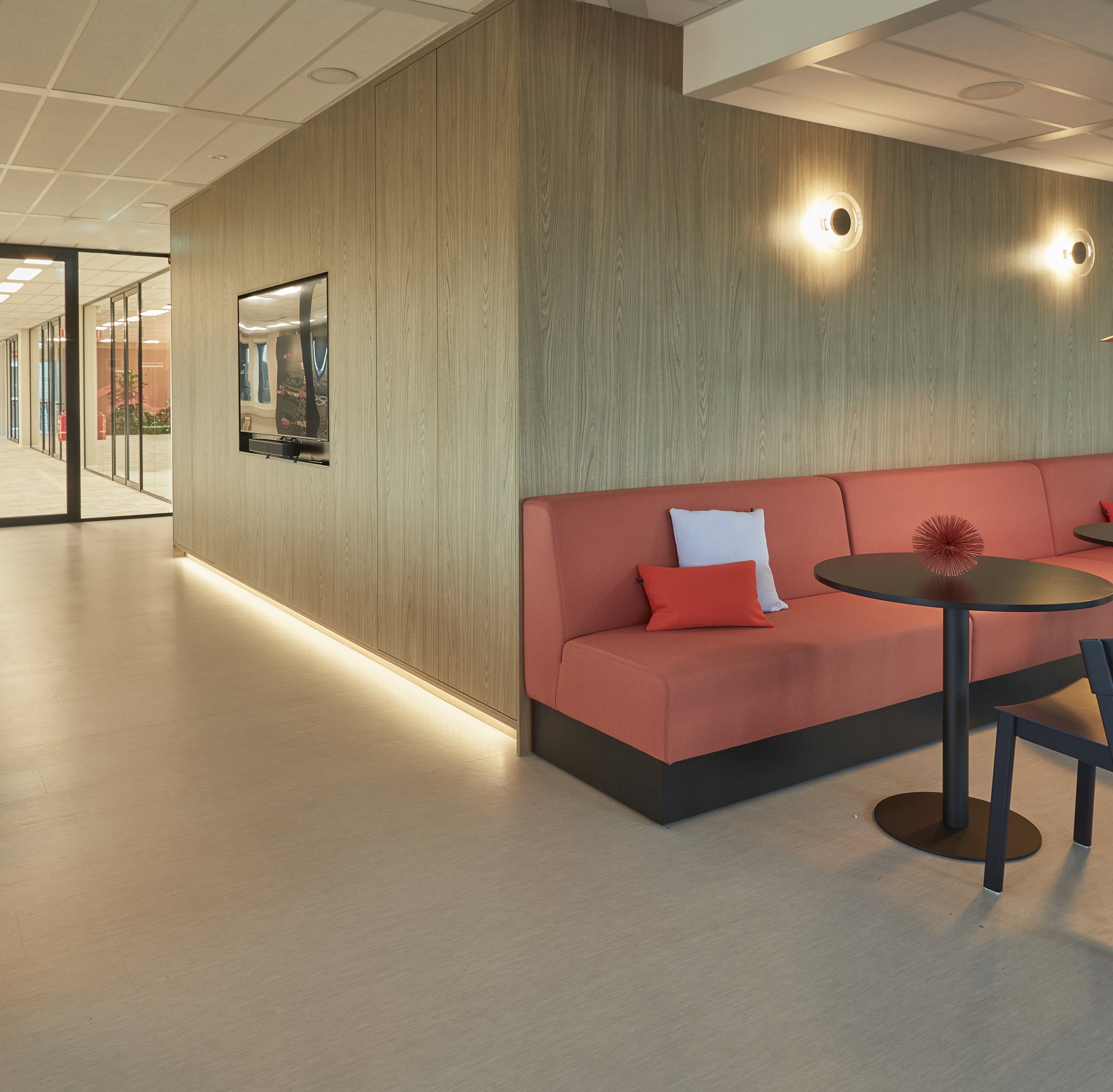 low 231018-SMT15495.jpeg