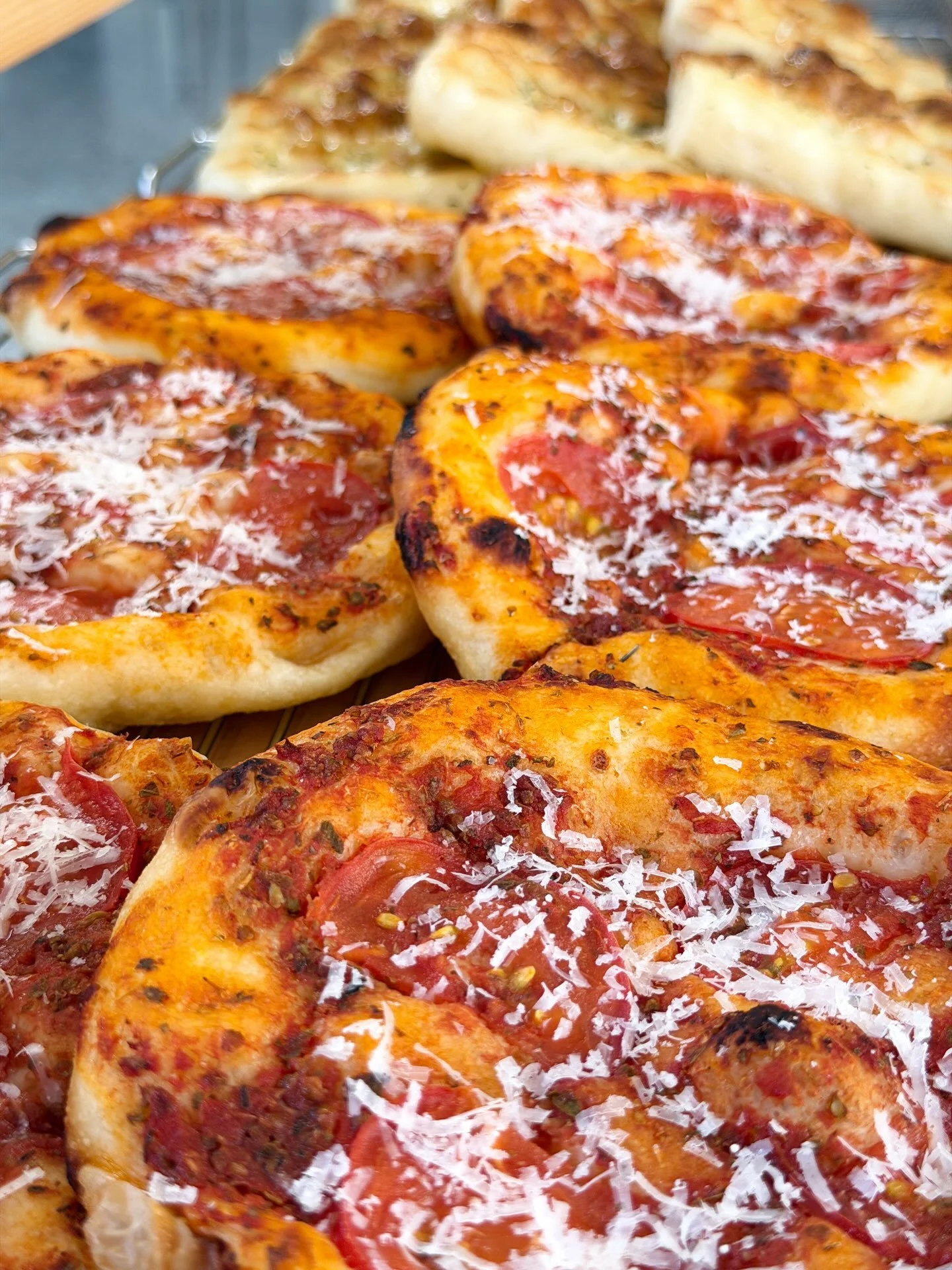 今日も売り切れ！

沢山来てくれてありがとう！
また明日！！

#自家製料理 #aperitivo #pizza🍕 #本場 #イタリアン
