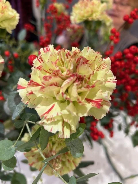 How to arrange flowers using the grid technique
