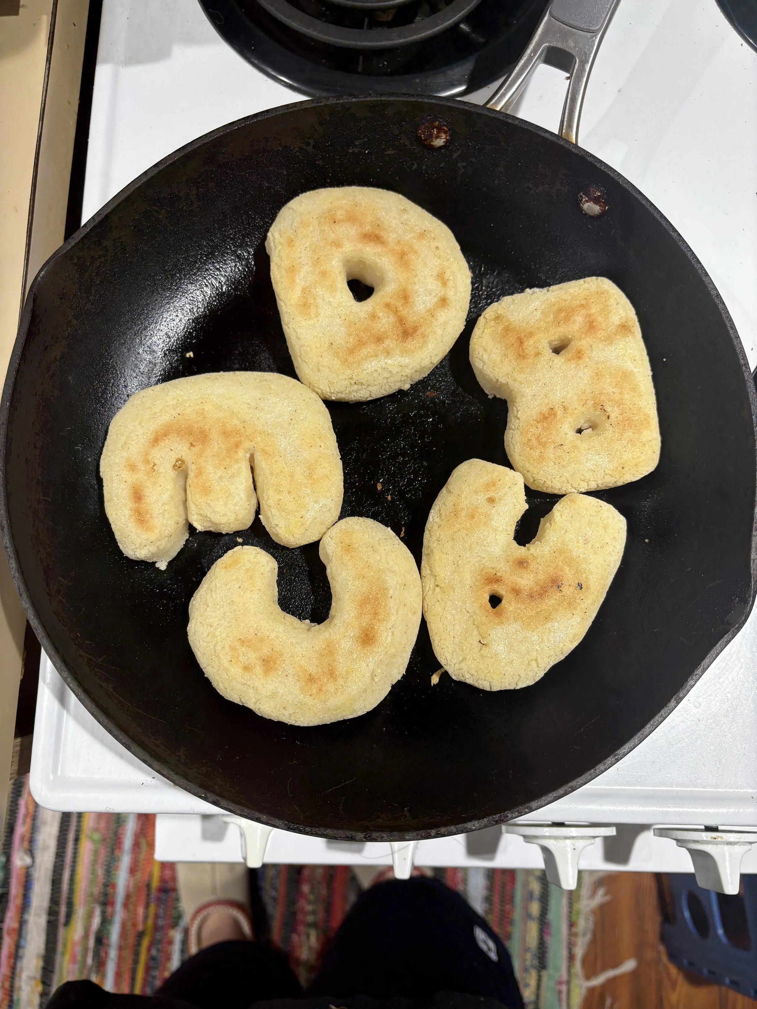 Cooking the arepas