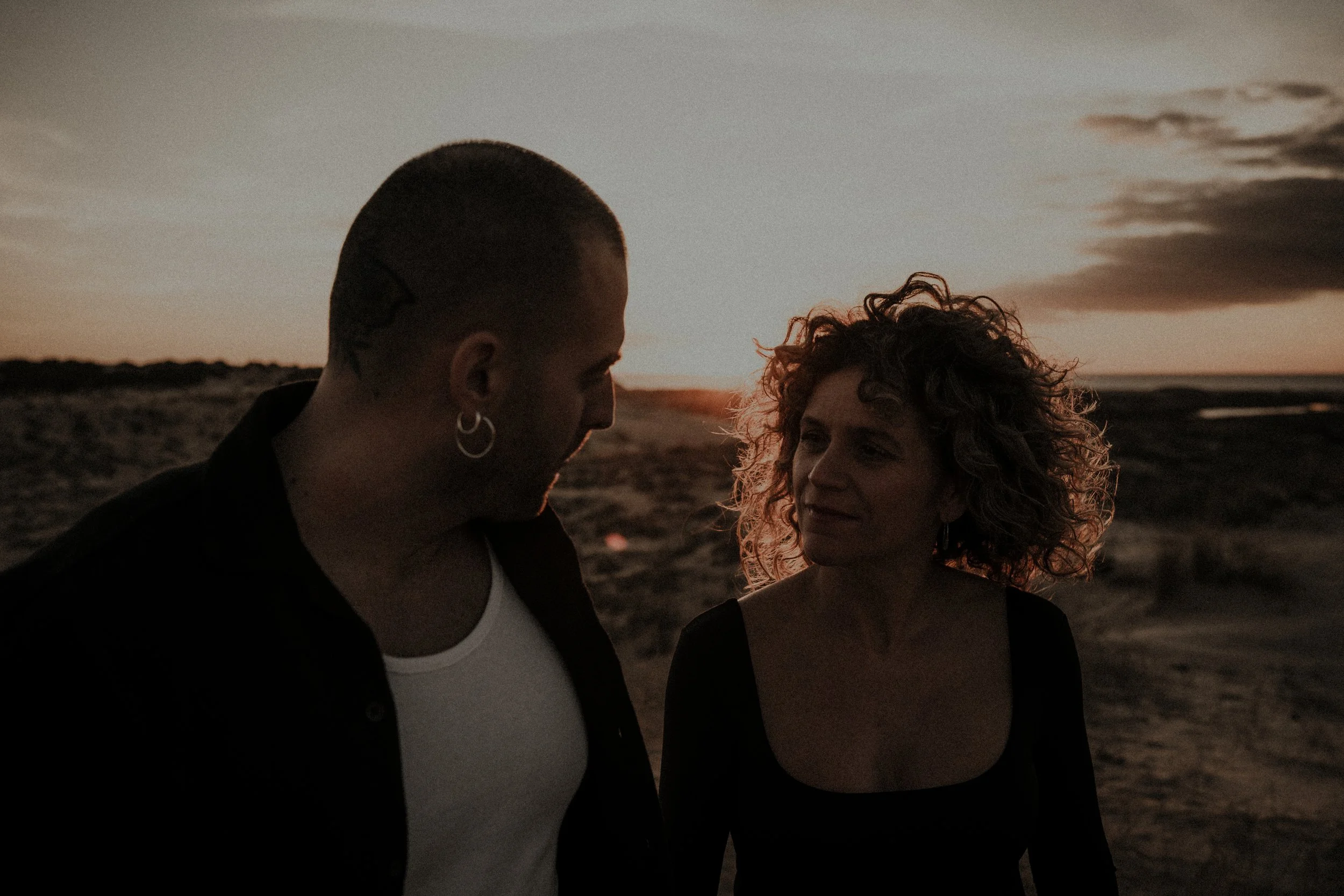Sesión de pareja al atardecer en Cádiz preboda