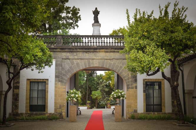 Boda en bodegas fundador.png