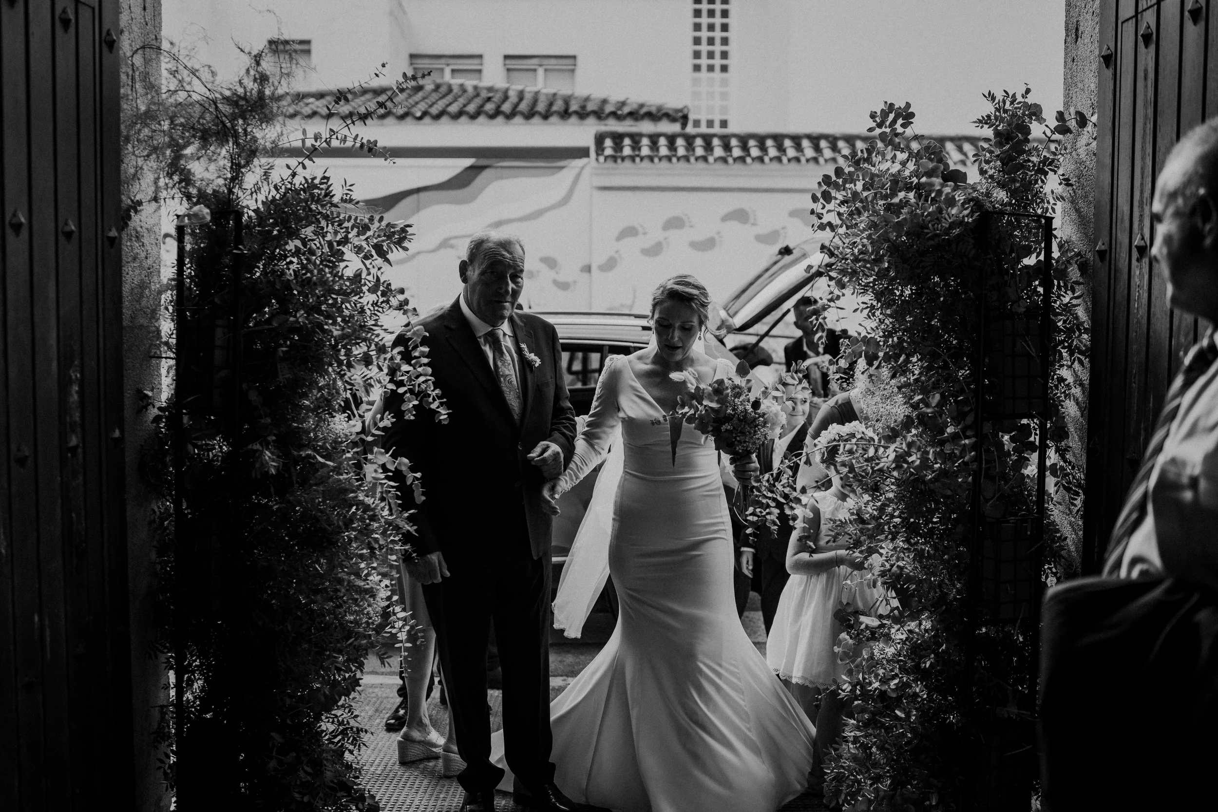 Entrada de la novia ceremonia boda al aire libre en Cádiz