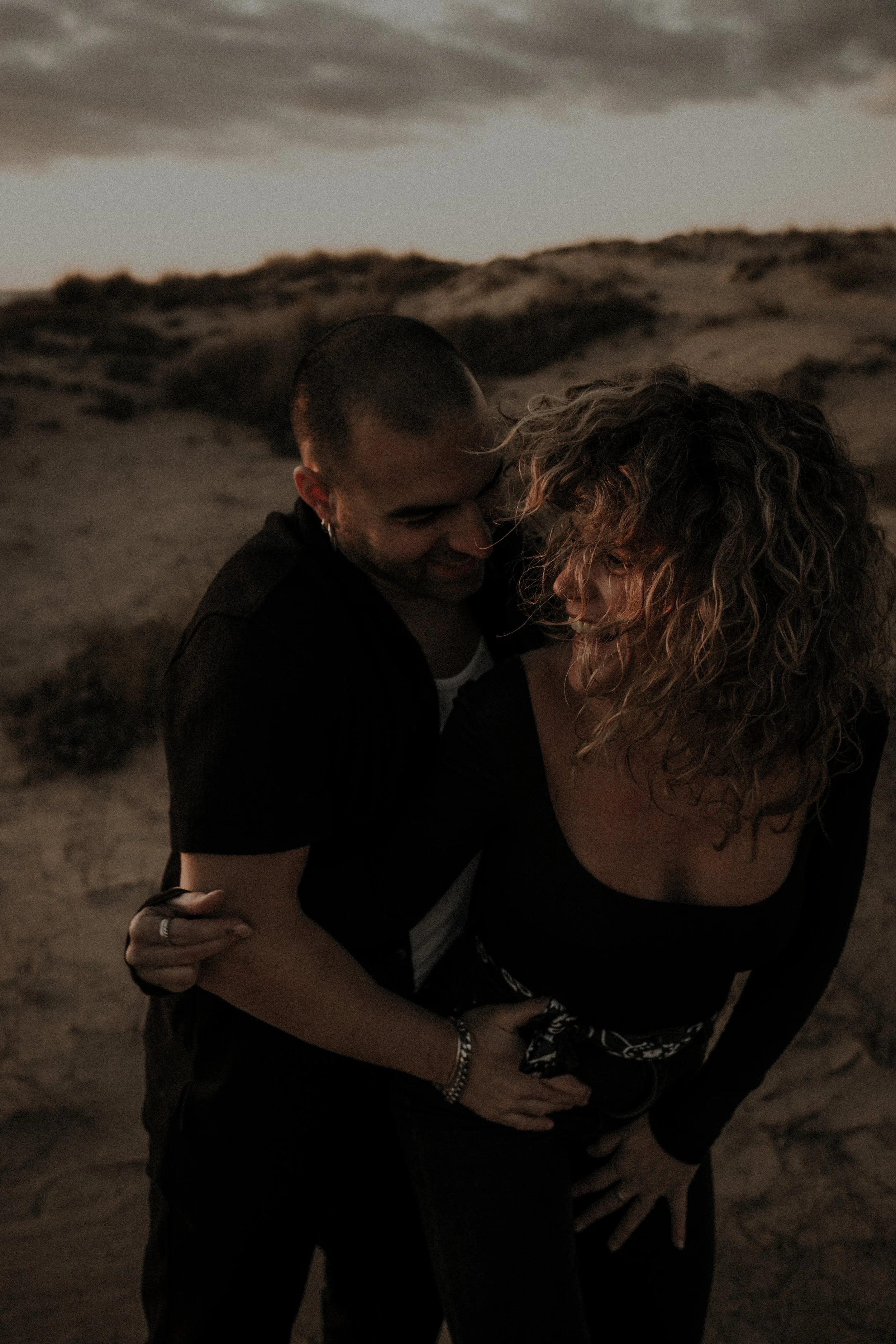 Preboda en Tarifa sesión de pareja al atardecer