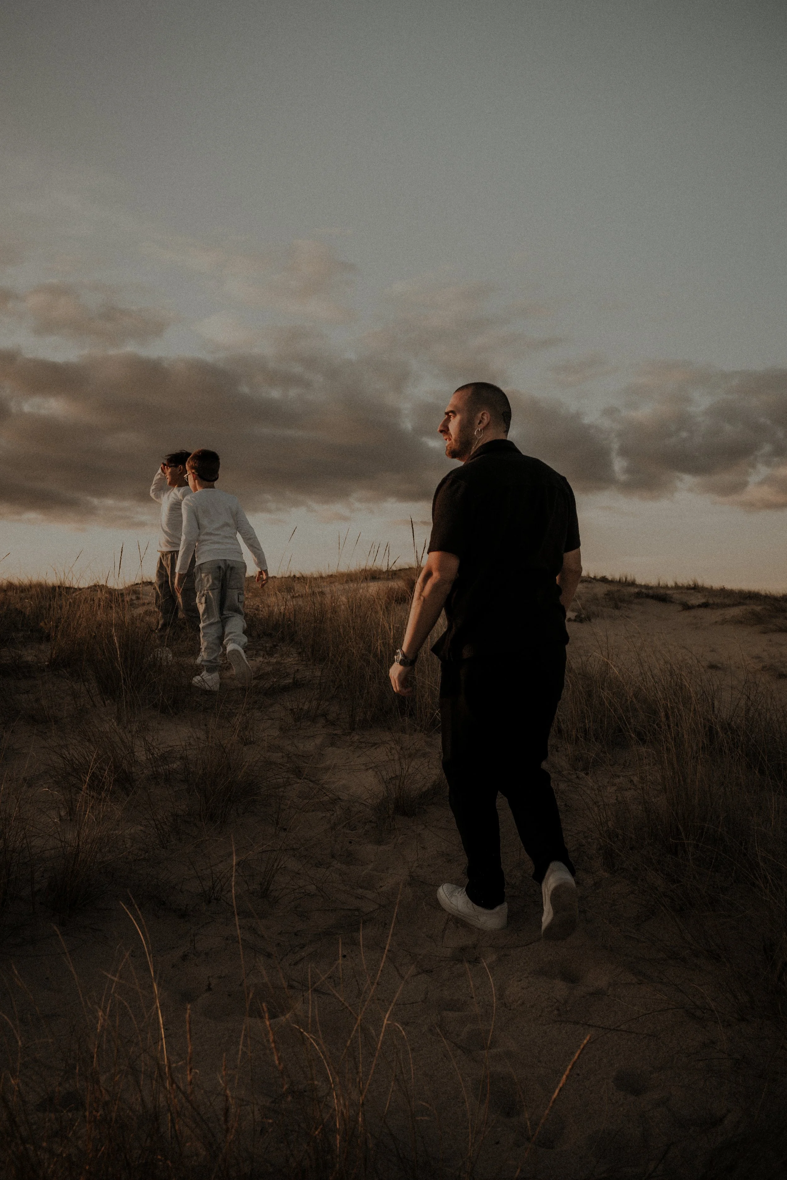 Sesión de pareja en Caños de Meca al atardecer preboda en la playa