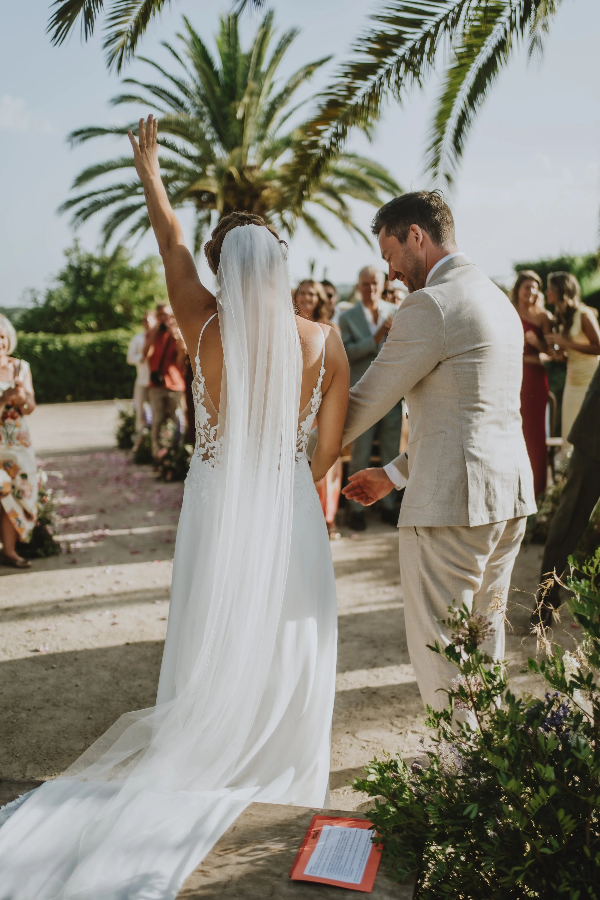 Ceremonia de boda al aire libre en Cádiz intercambio de votos. Destination Wedding in Cádiz
