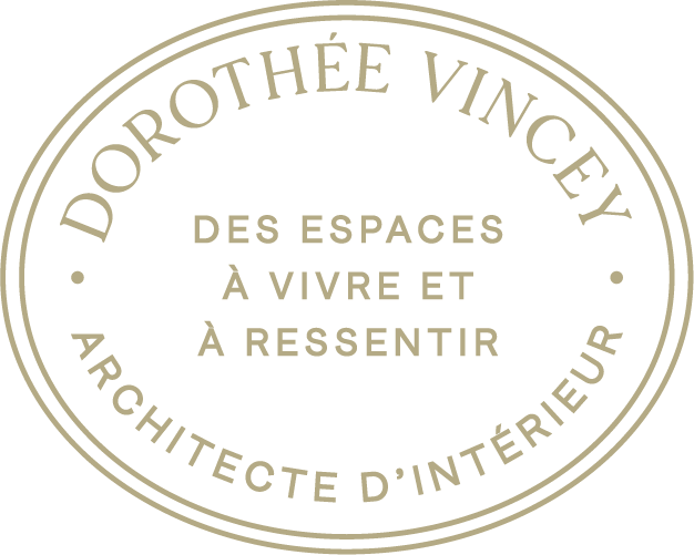 Logo ovale avec texte en français : 'DOROTHÉE VINCEY' en haut, 'ARCHITECTE D'INTÉRIEUR' en bas, au centre 'DES ESPACES À VIVRE ET À RESSENTIR'.