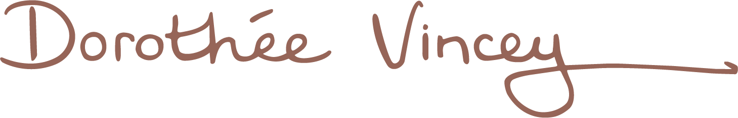 Signature de Dorothée Vincey en écriture cursive marron.