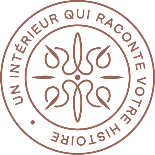 Logo circulaire avec le texte 'Un intérieur qui raconte votre histoire', comprenant une illustration stylisée d'une plante ou d'une fleur au centre.