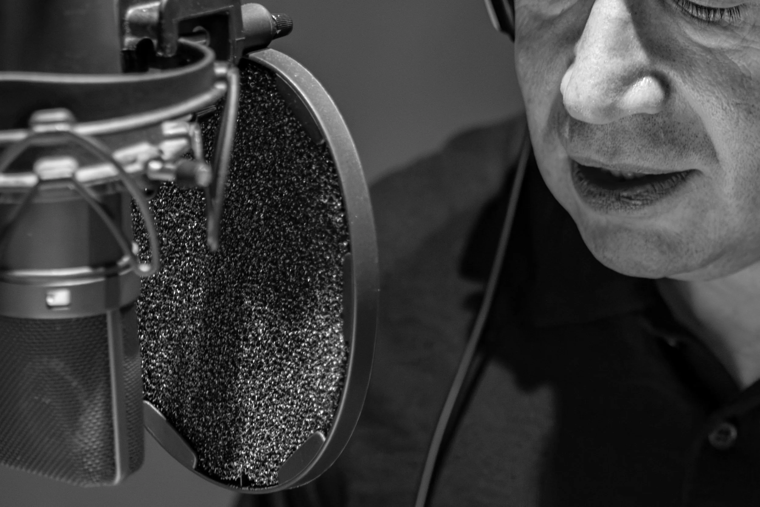 AI Voice vs Human Voiceover: Knowing When It Matters
