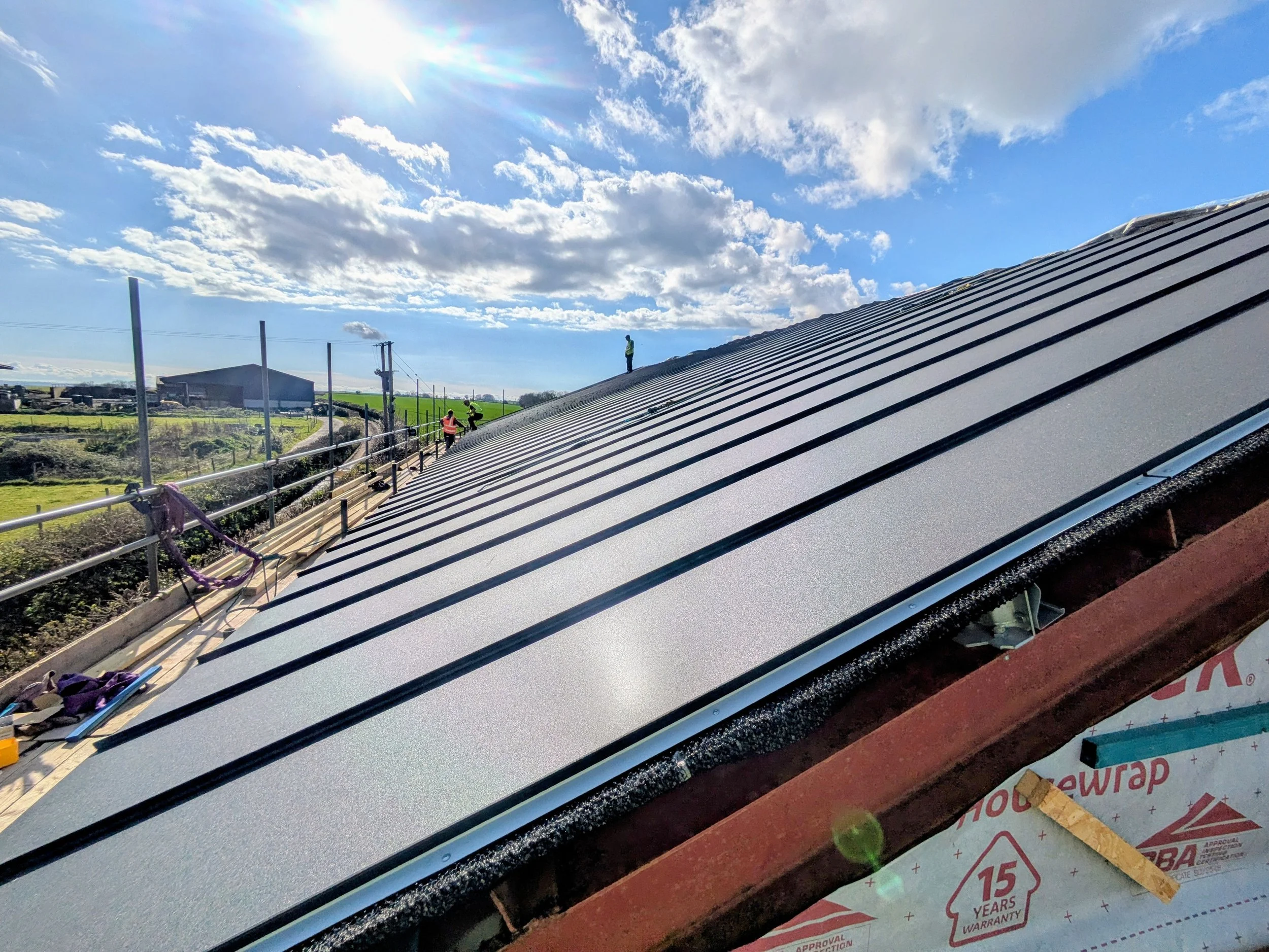 Oranssi carpenter using bench saw